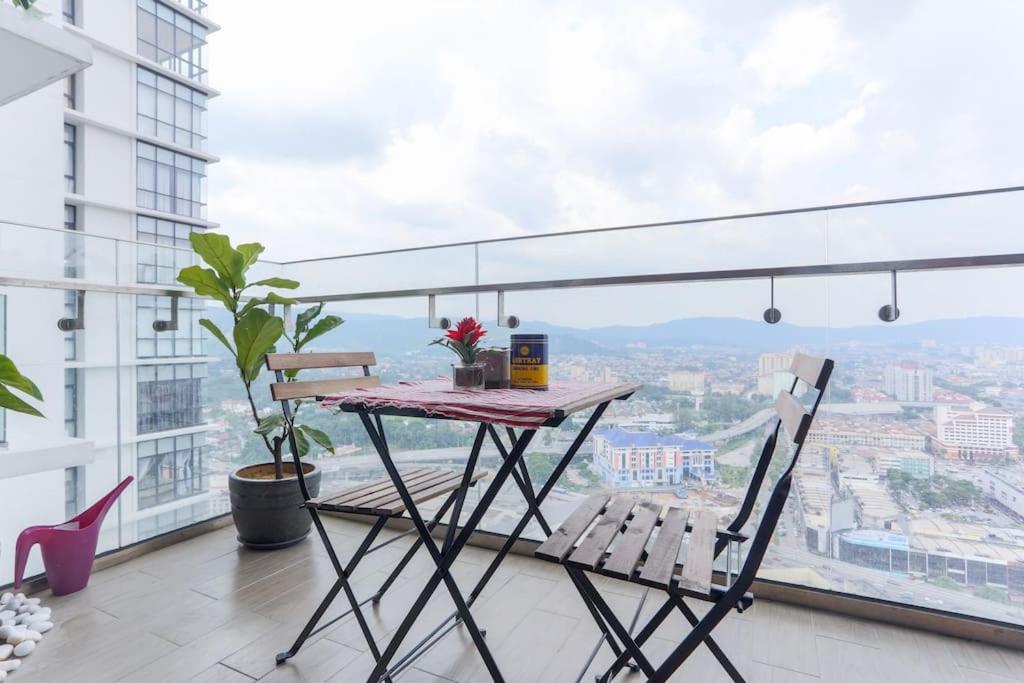 Studio with an amazing view. 10 min to KLCC
