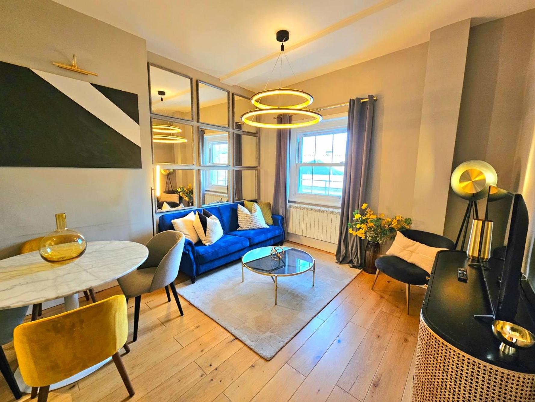 Gorgeous Hyde Park Home with Elevator Access by Tube Metro Stations