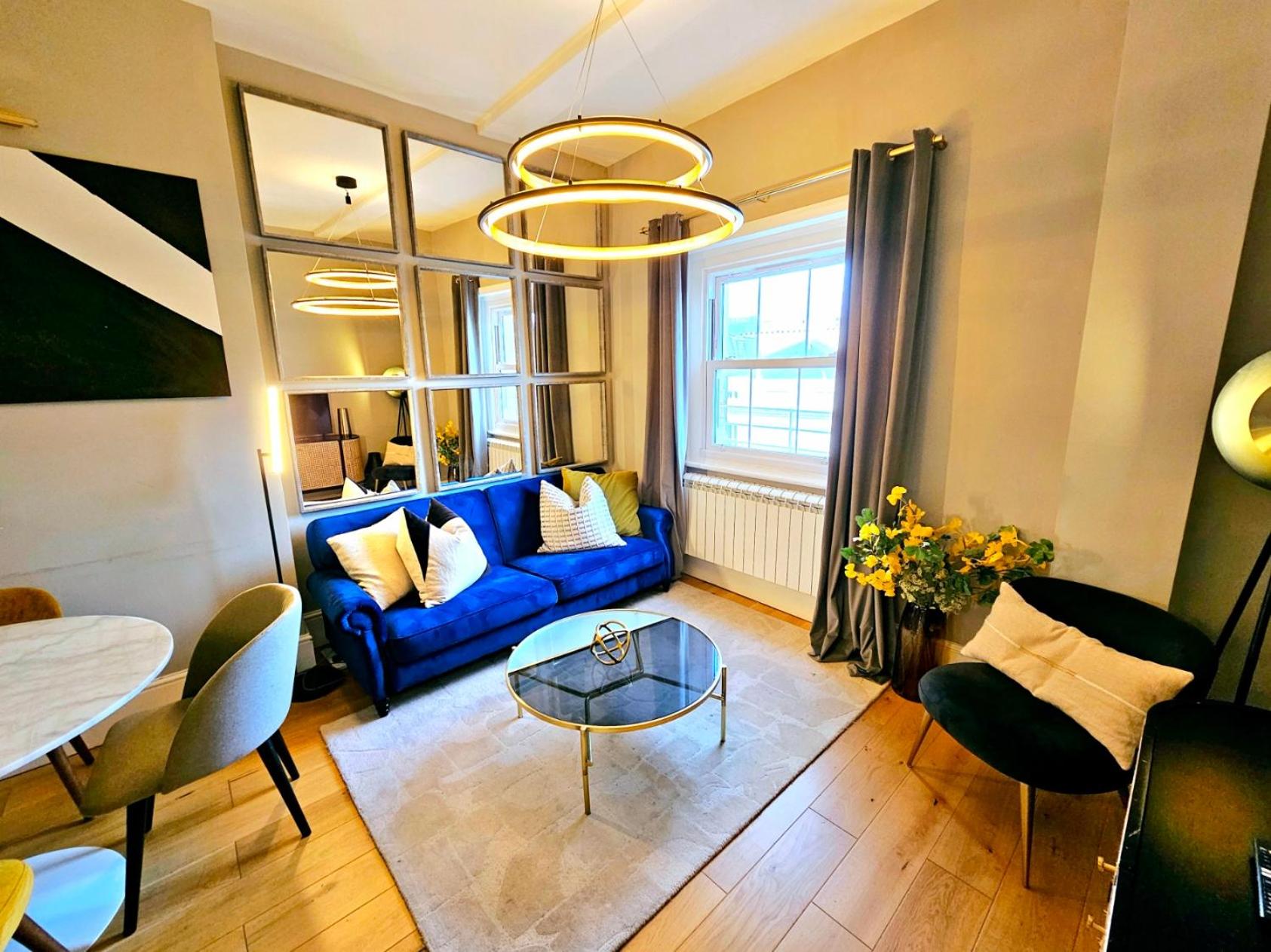 Gorgeous Hyde Park Home with Elevator Access by Tube Metro Stations