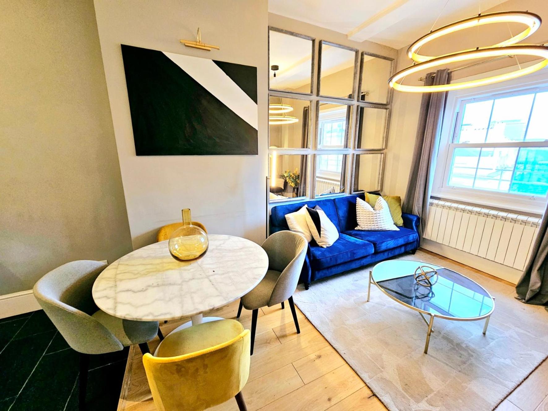 Gorgeous Hyde Park Home with Elevator Access by Tube Metro Stations