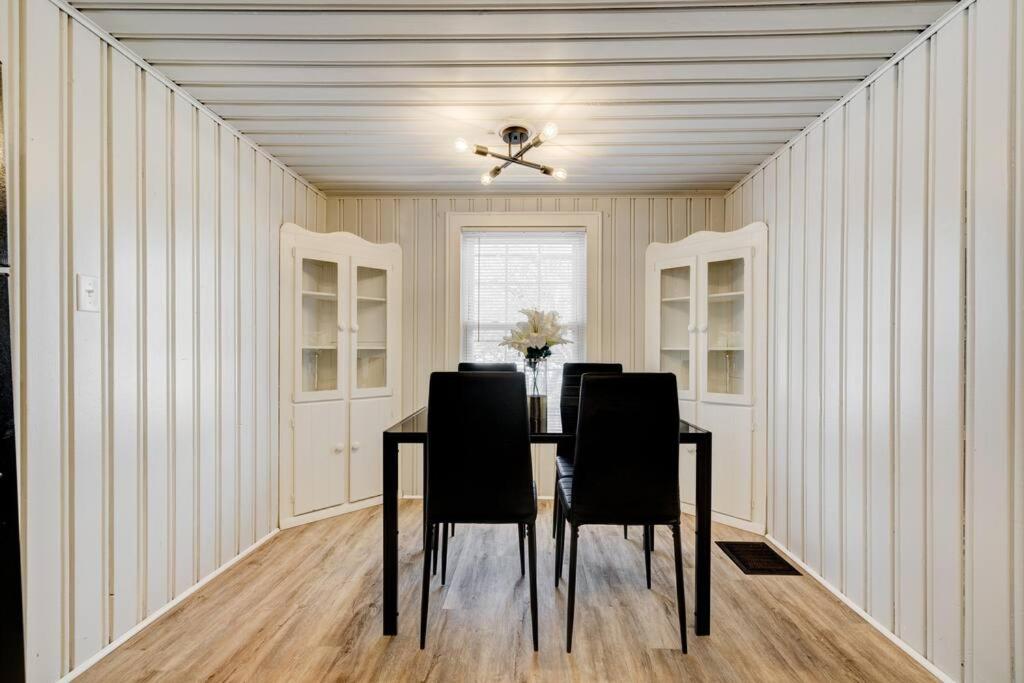 Hotel Cozy Henderson Home Close to Downtown Henderson - Image 1