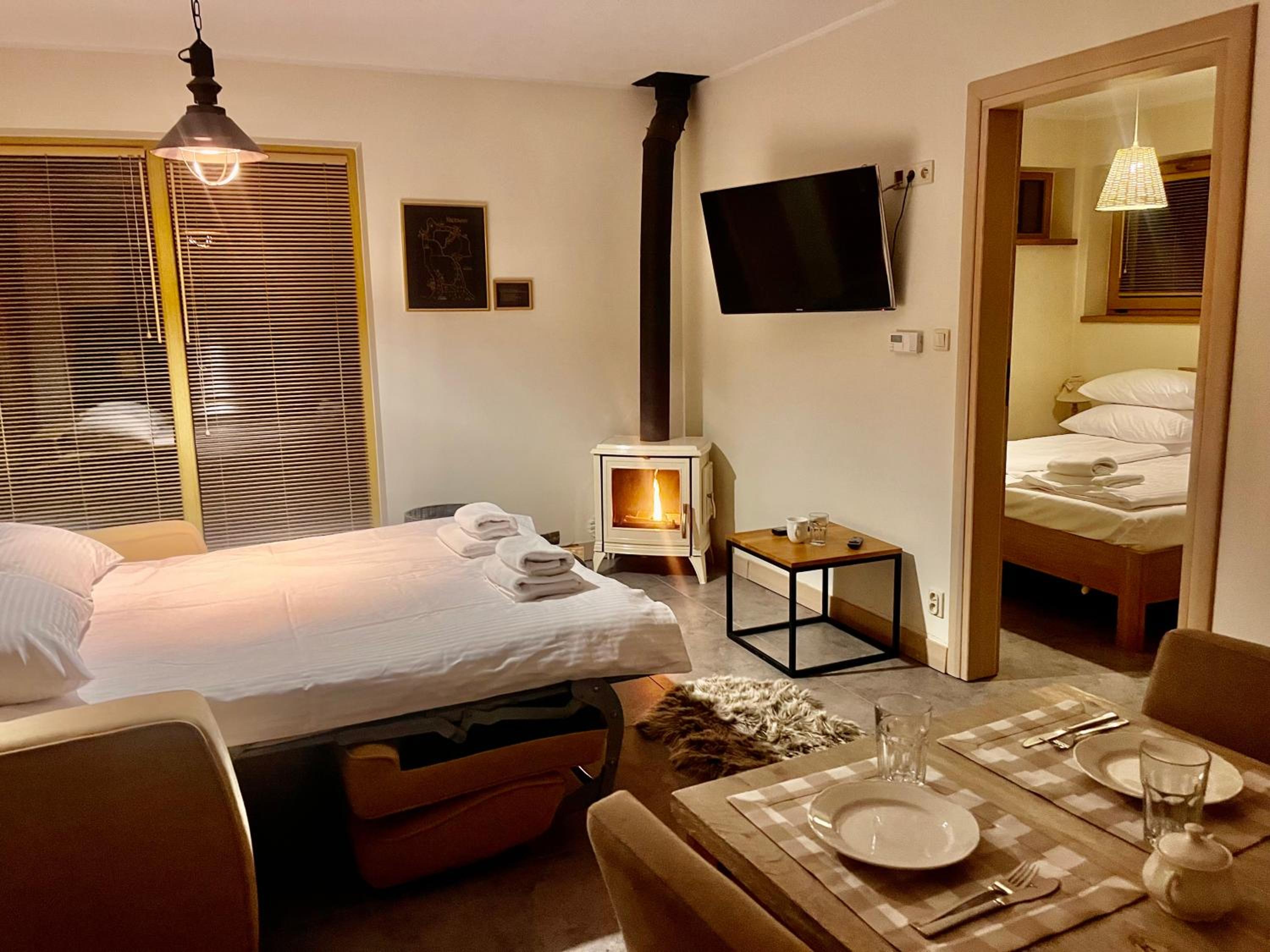 Mazursko - komfortowe apartamenty nad jeziorem, sauna, kominki na parterze view 2