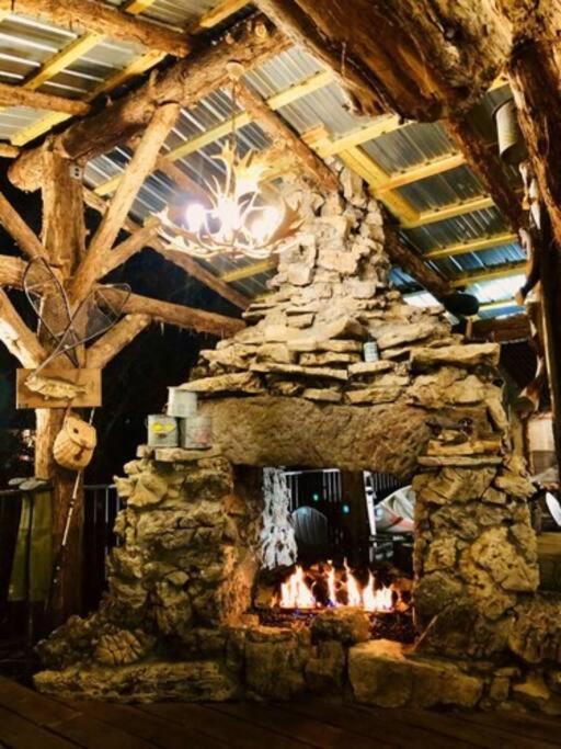 Stonegate Lodge King Bed WIFI 50 Roku TV Salt Water Pool Room #104