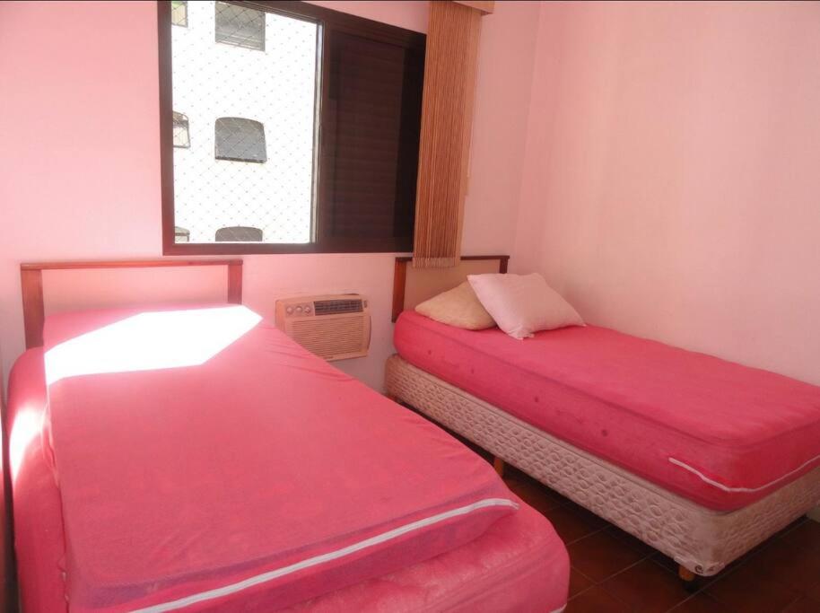 Pitangueiras com cadeira e guarda-sol exclusivo, limpeza diária, piscina climatizada e Wi-Fi