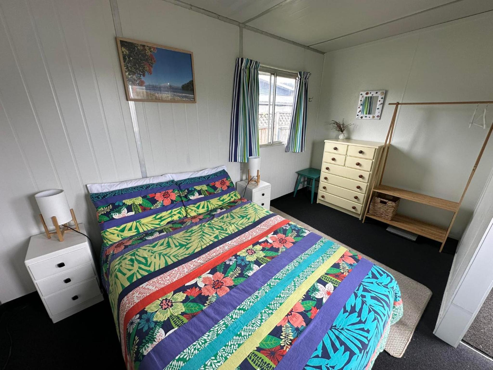 Bach Camp - Cooks Beach Bach