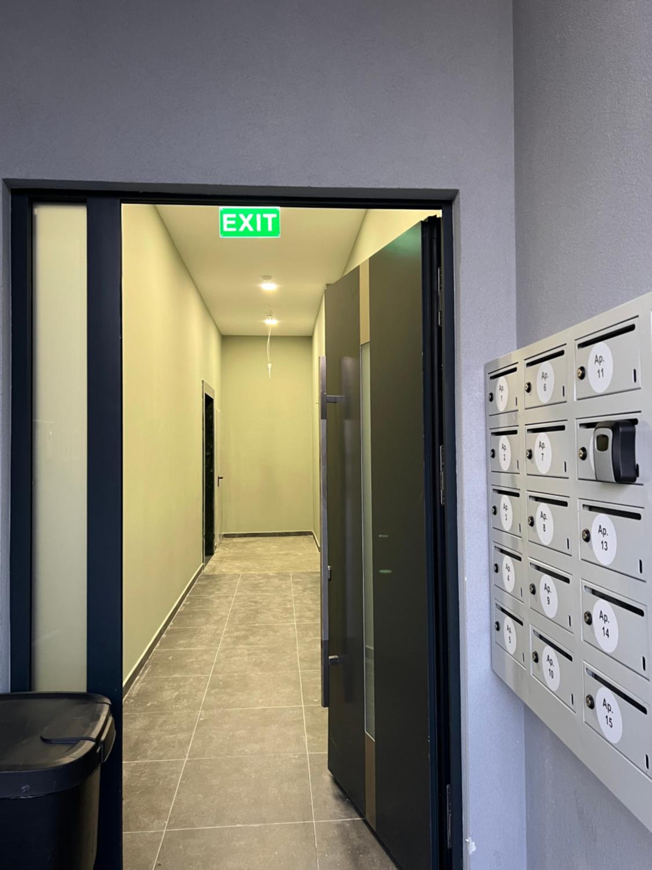 Cane Apartment Emerald