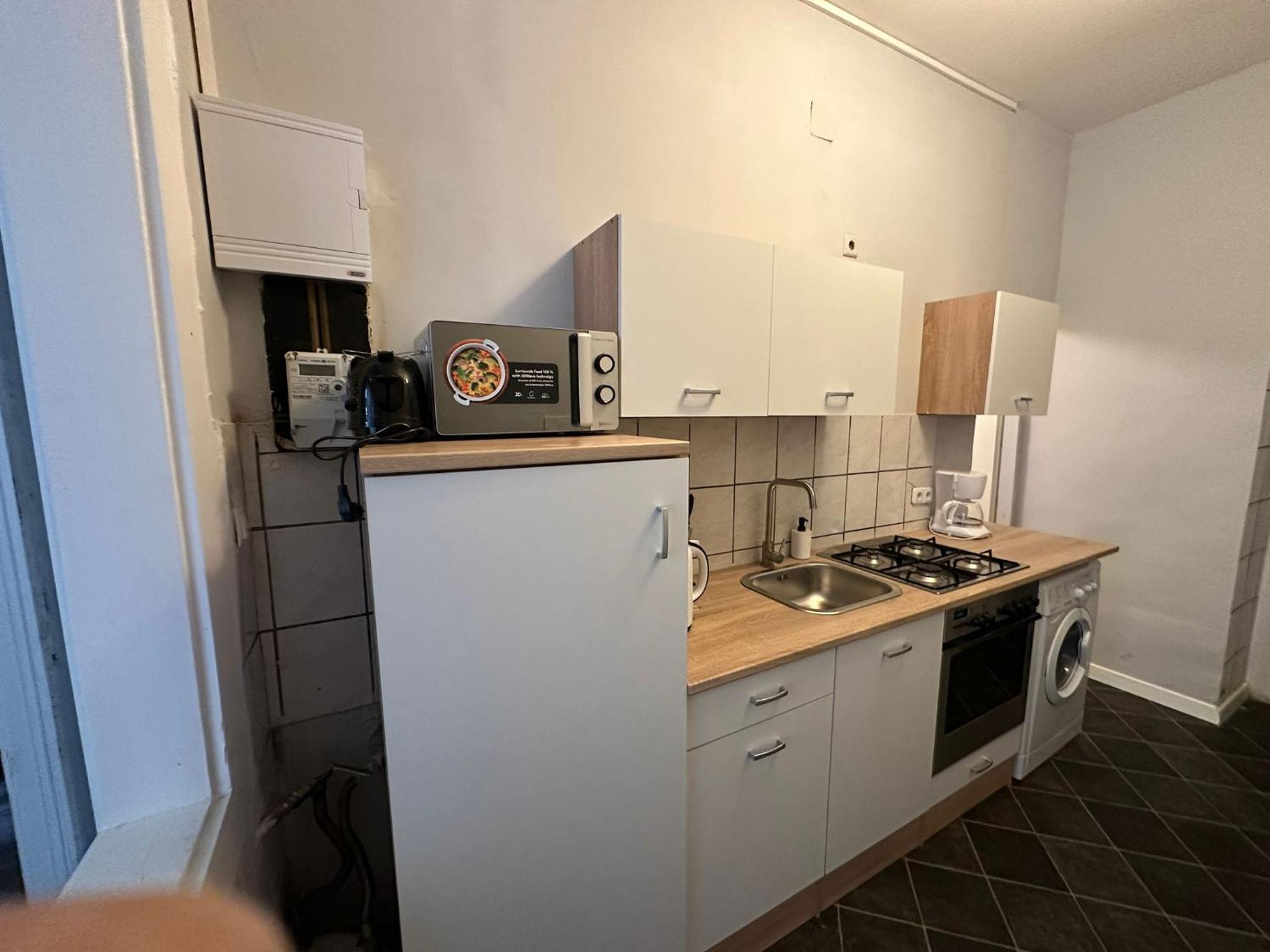 Near Westbahnhof Station Simple 2BR & 1LR Apartment