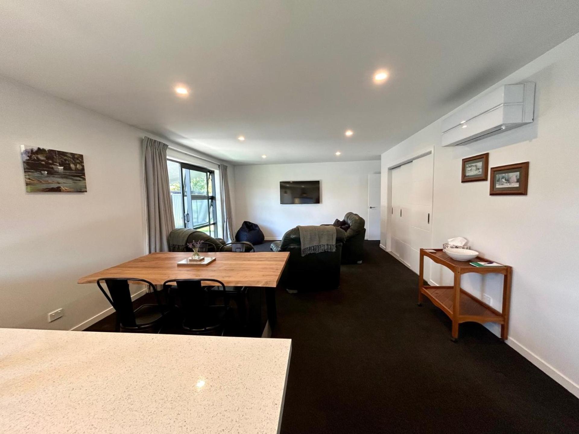 Modern Family Pad In Cromwell view 2