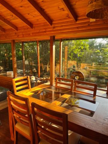 2 Cabañas y Quincho con Orilla a Lago Privado, Ensenada Camino Cascadas