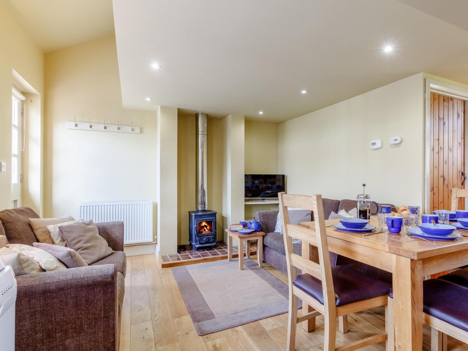 2 Bed in Axminster oc-blolo view 3