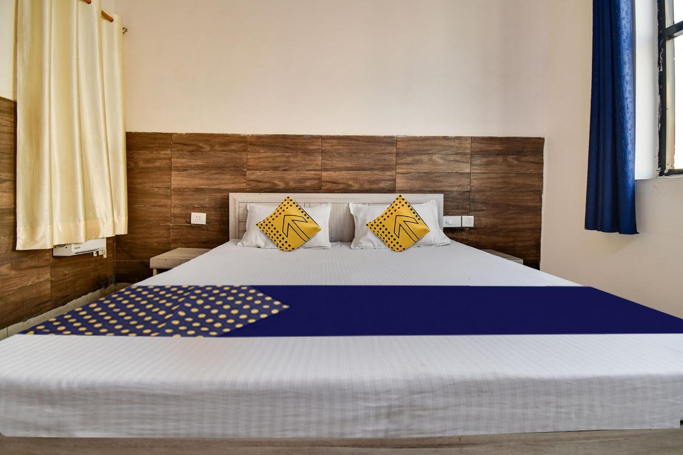 Hotel O Crown Plaza