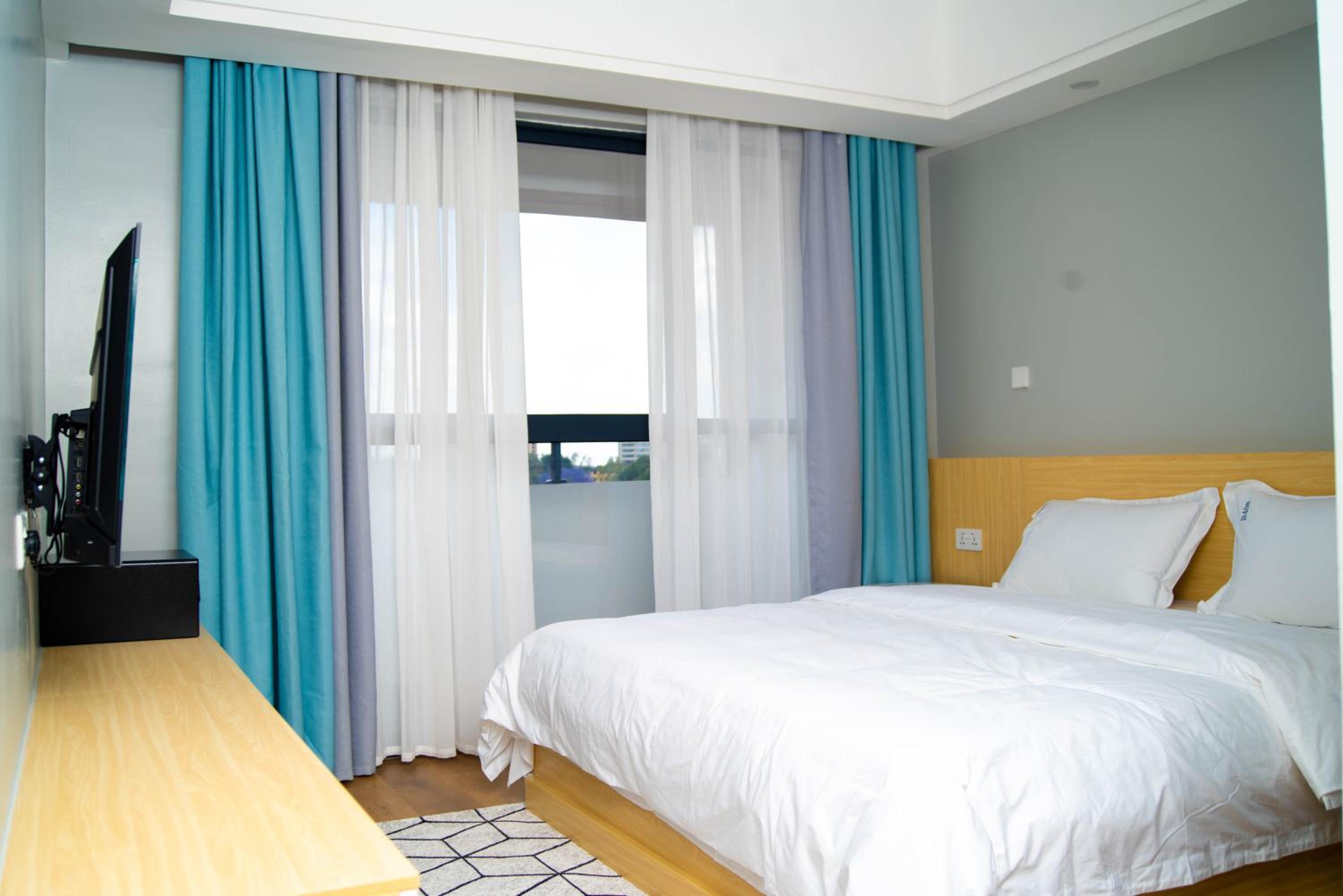 Laurel Living-1 Bedroom view 2