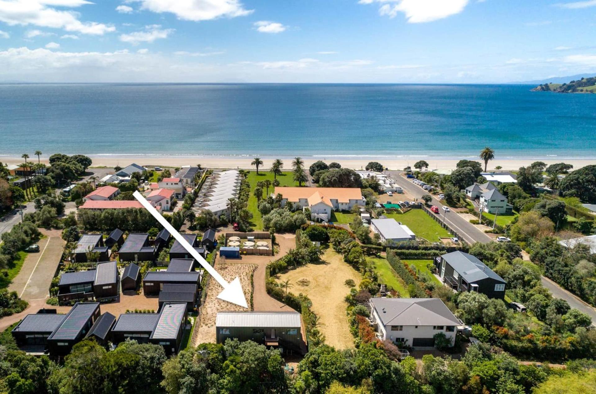 Onetangi Beach Stays Studio 1 - Coast & Country view 4