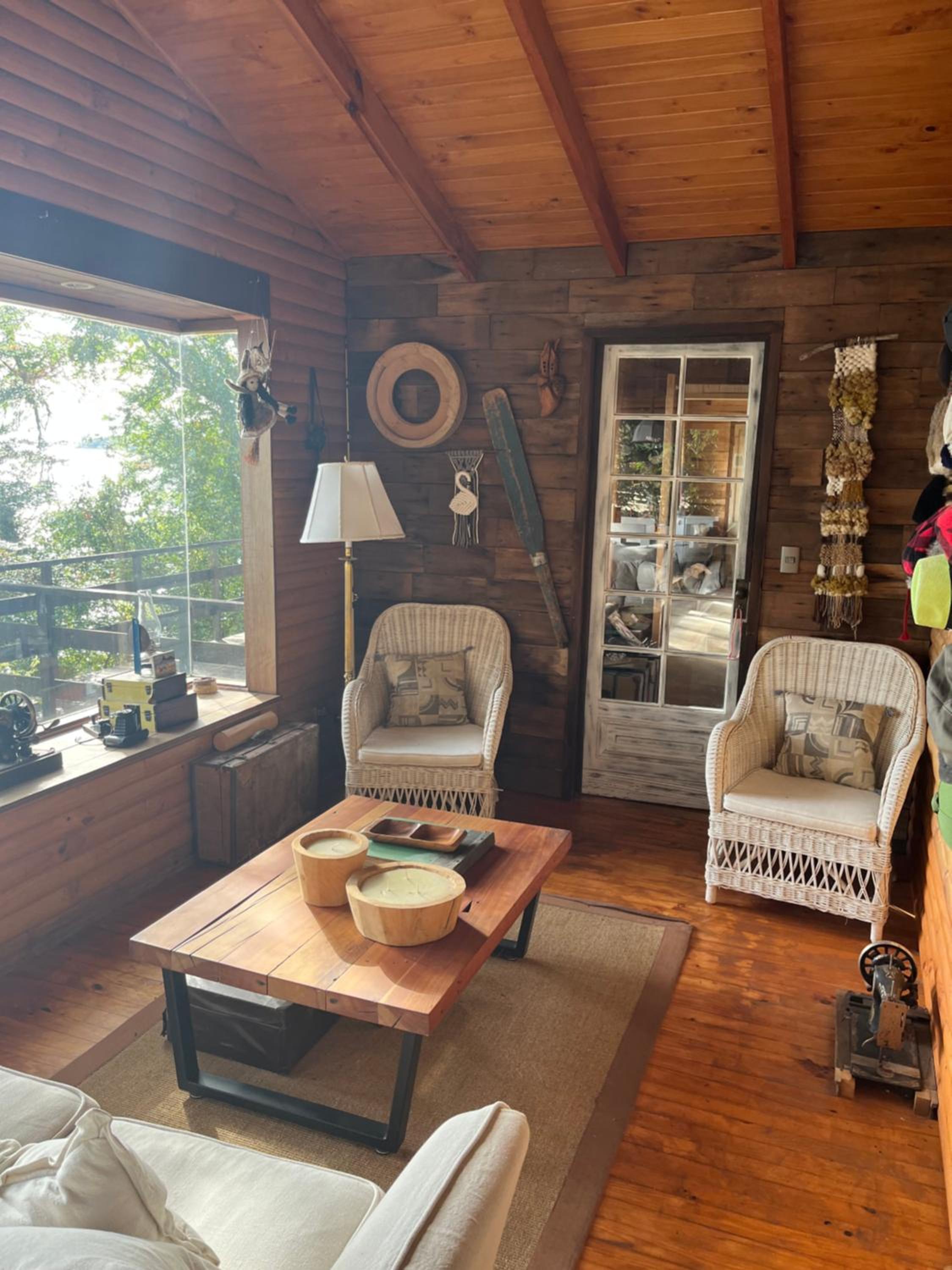 2 Cabañas y Quincho con Orilla a Lago Privado, Ensenada Camino Cascadas