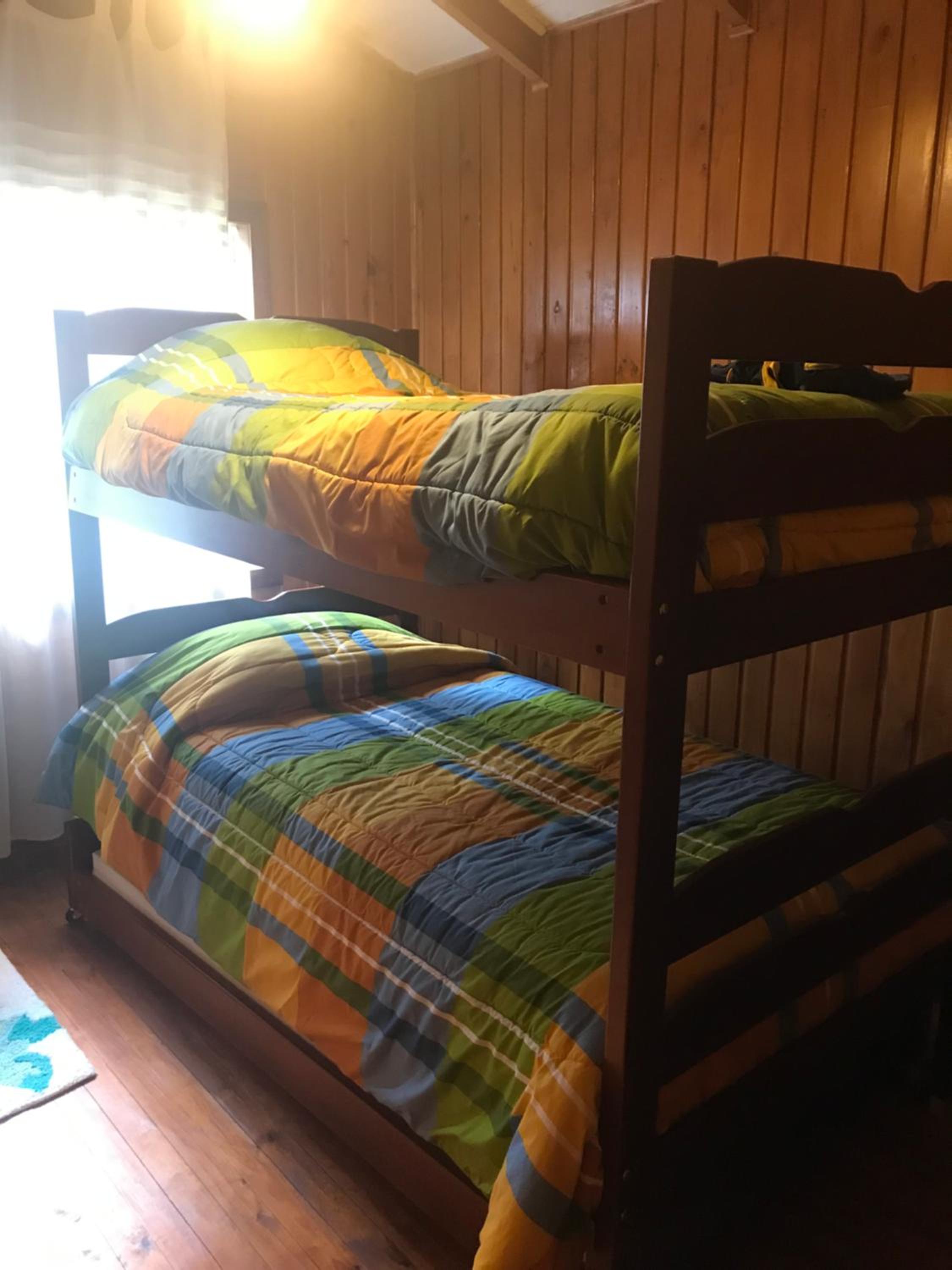 2 Cabañas y Quincho con Orilla a Lago Privado, Ensenada Camino Cascadas