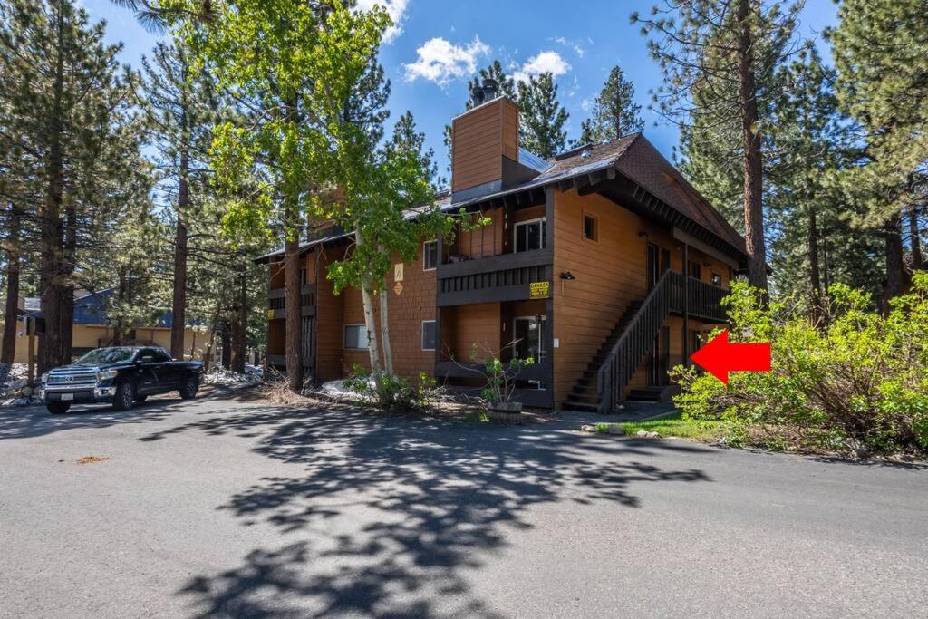 Hotel Cozy Cabin-Style Condo in Central Location - Image 1