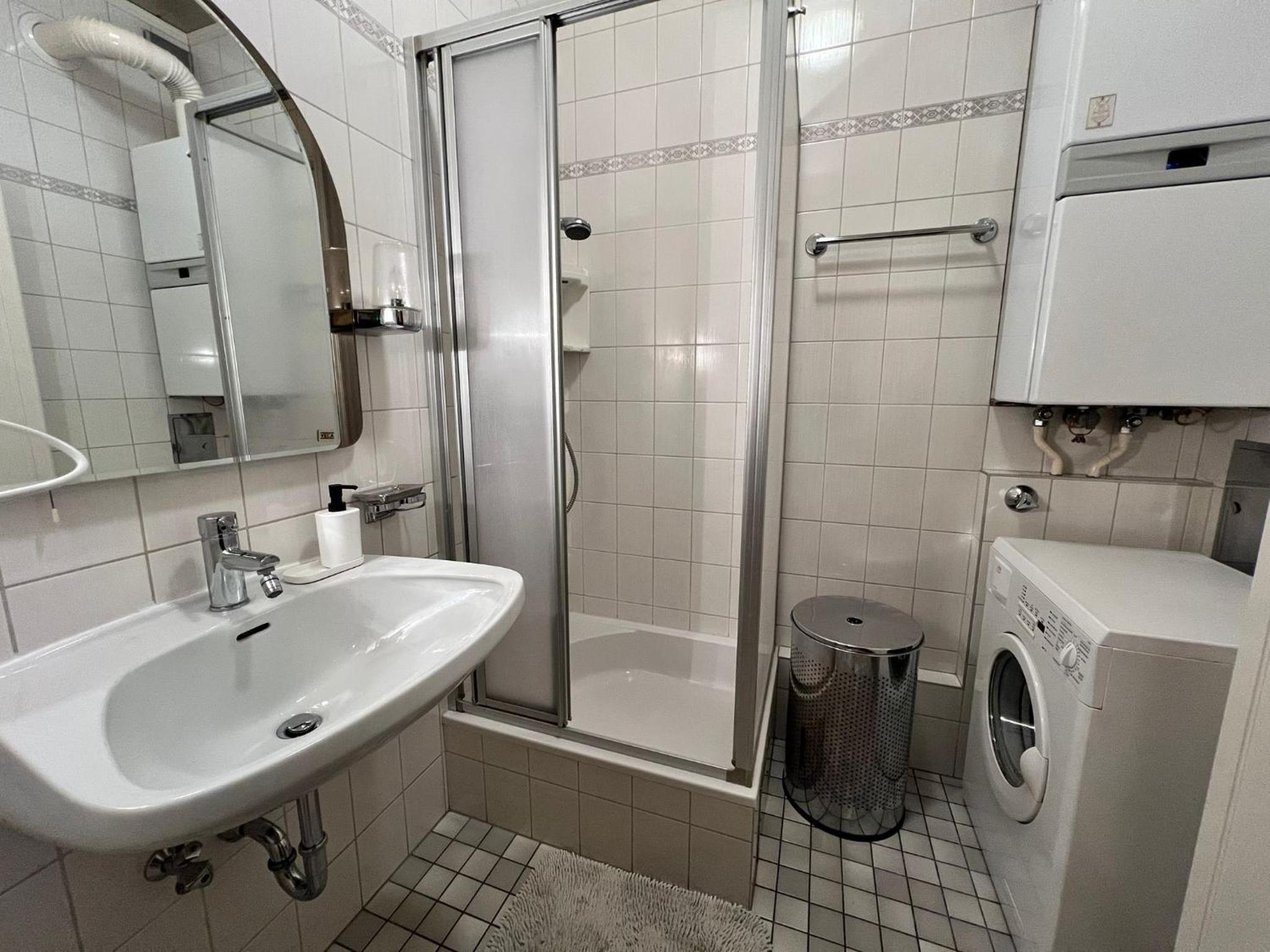 Vienna's Finest Spacious 2BR & 1LR Apartment