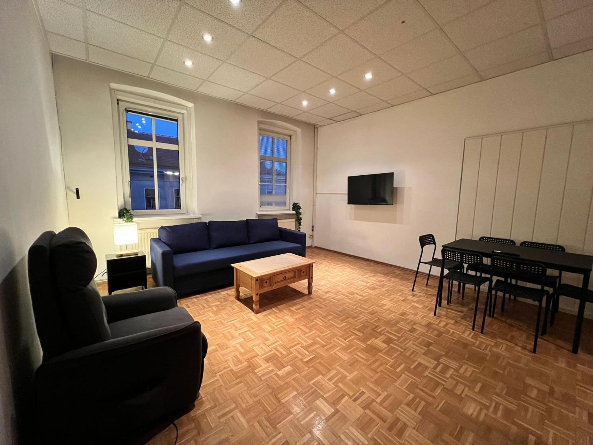 Vienna's Finest Spacious 2BR & 1LR Apartment