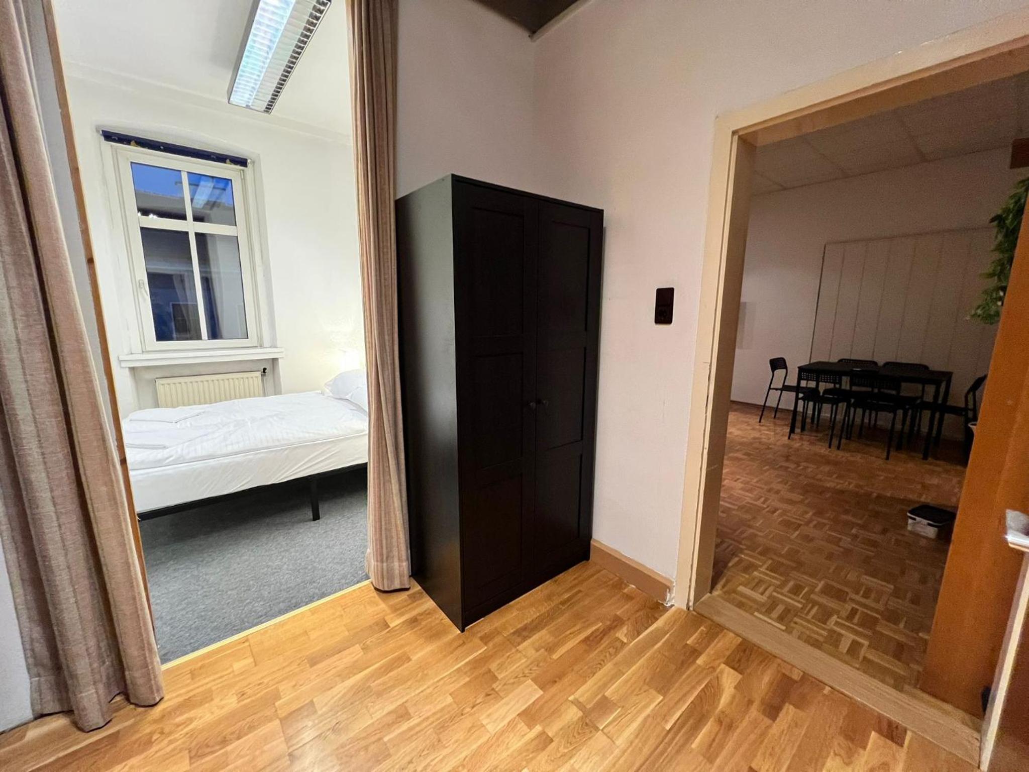 Vienna's Finest Spacious 2BR & 1LR Apartment