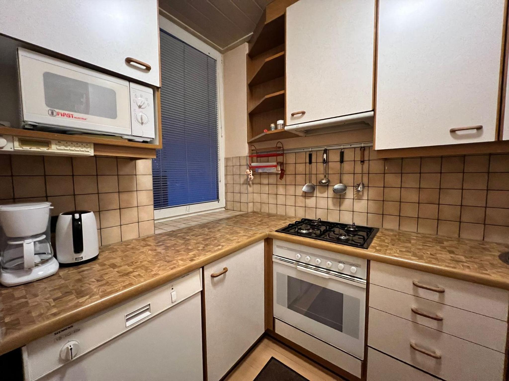 Vienna's Finest Spacious 2BR & 1LR Apartment
