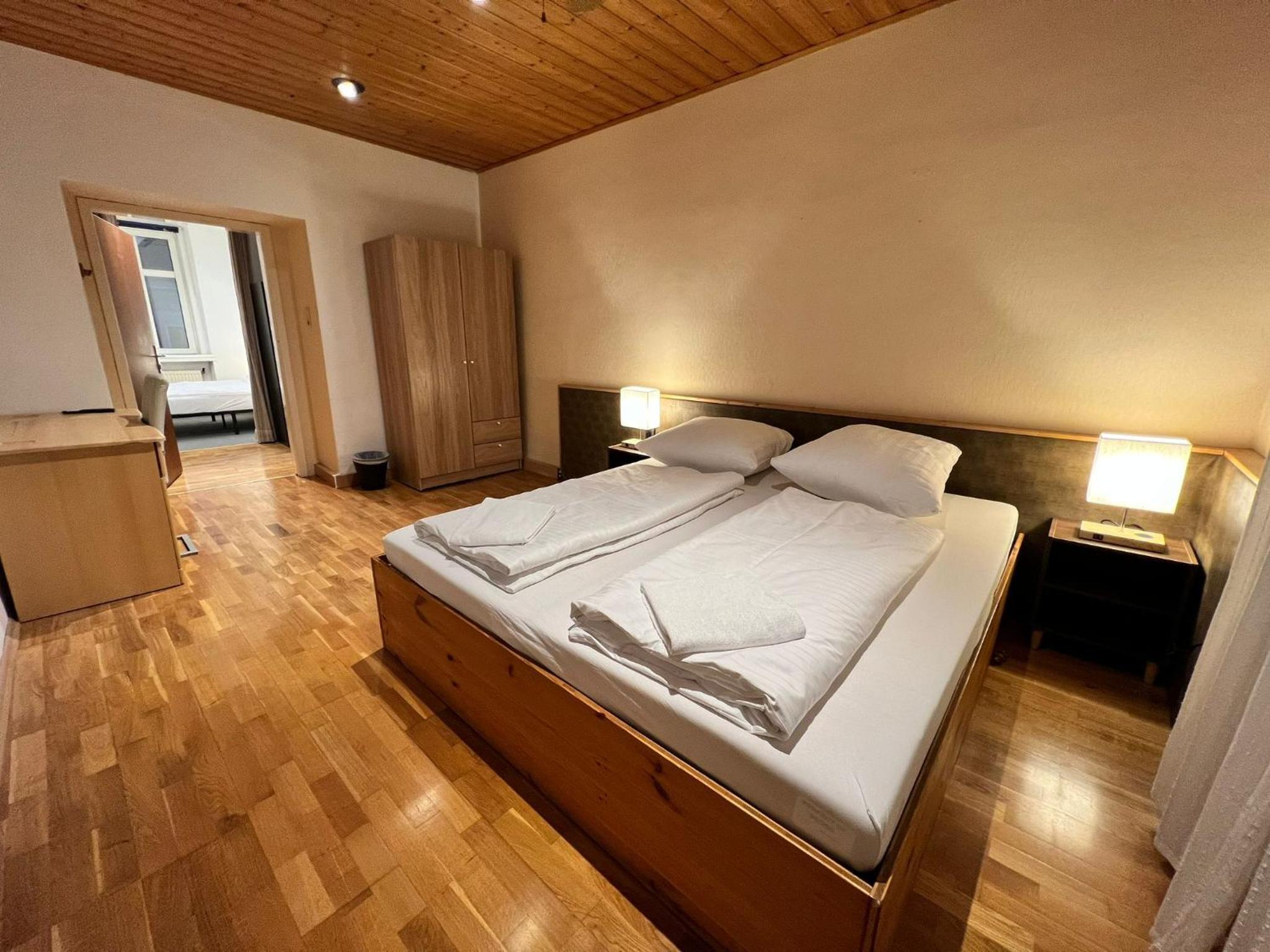 Vienna's Finest Spacious 2BR & 1LR Apartment