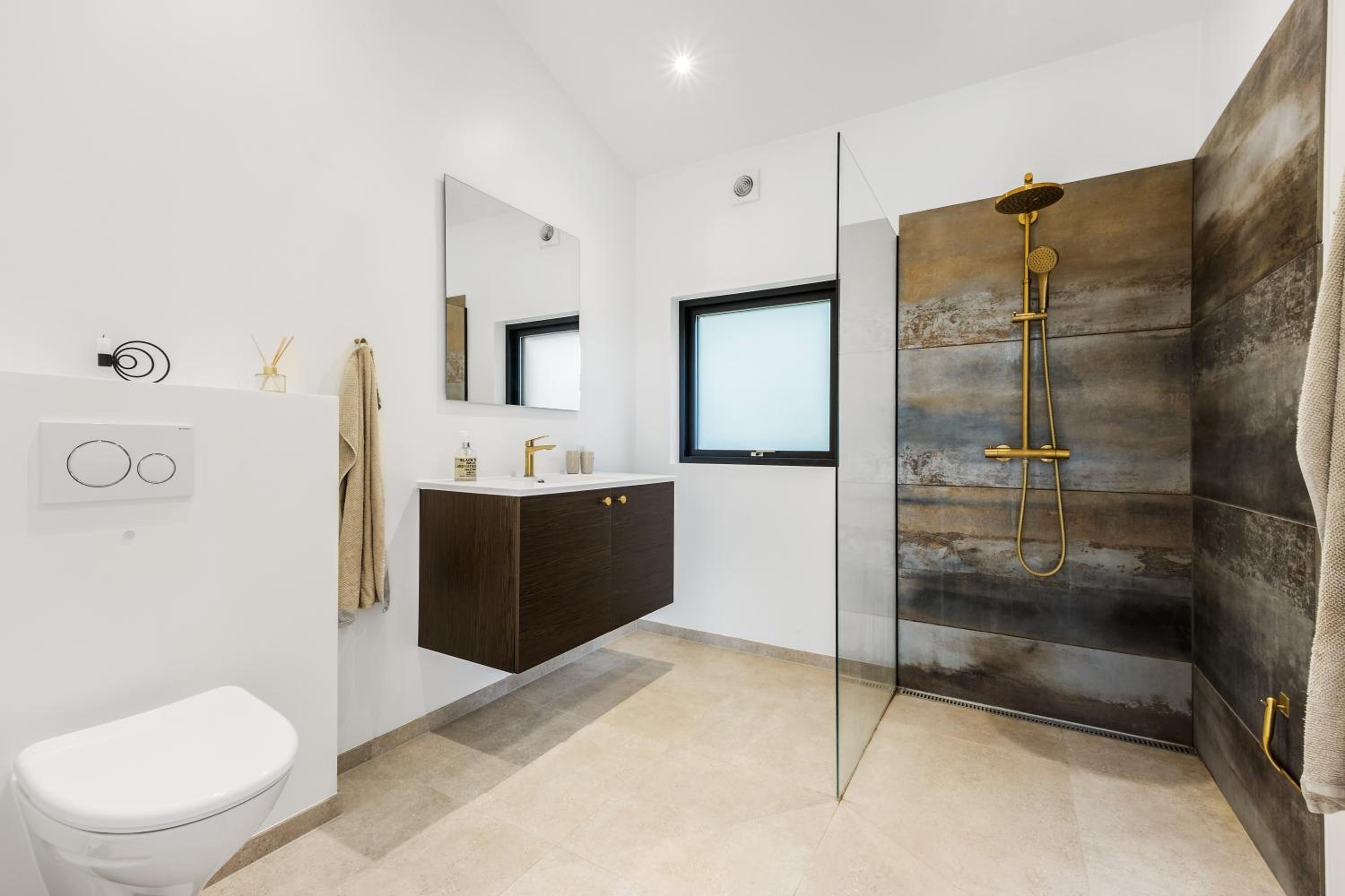 New retreat! Tucked away in peaceful surroundings