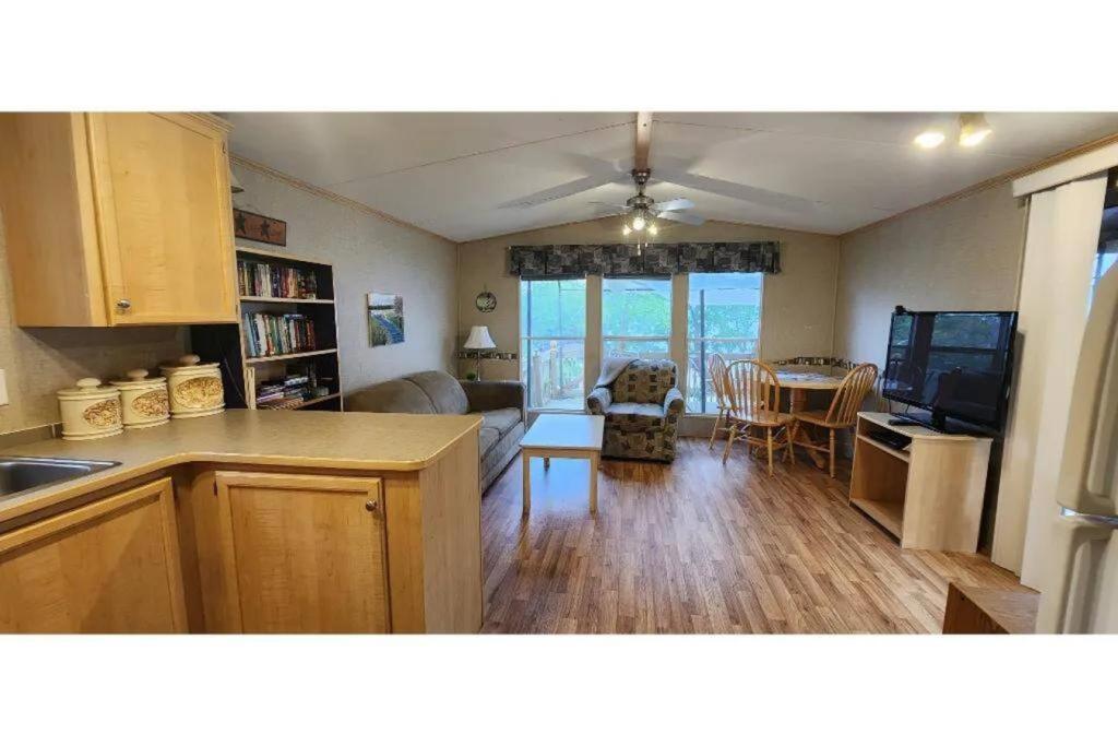 Westlake Dunes View Beach-FREE Pontoon Boat Rental