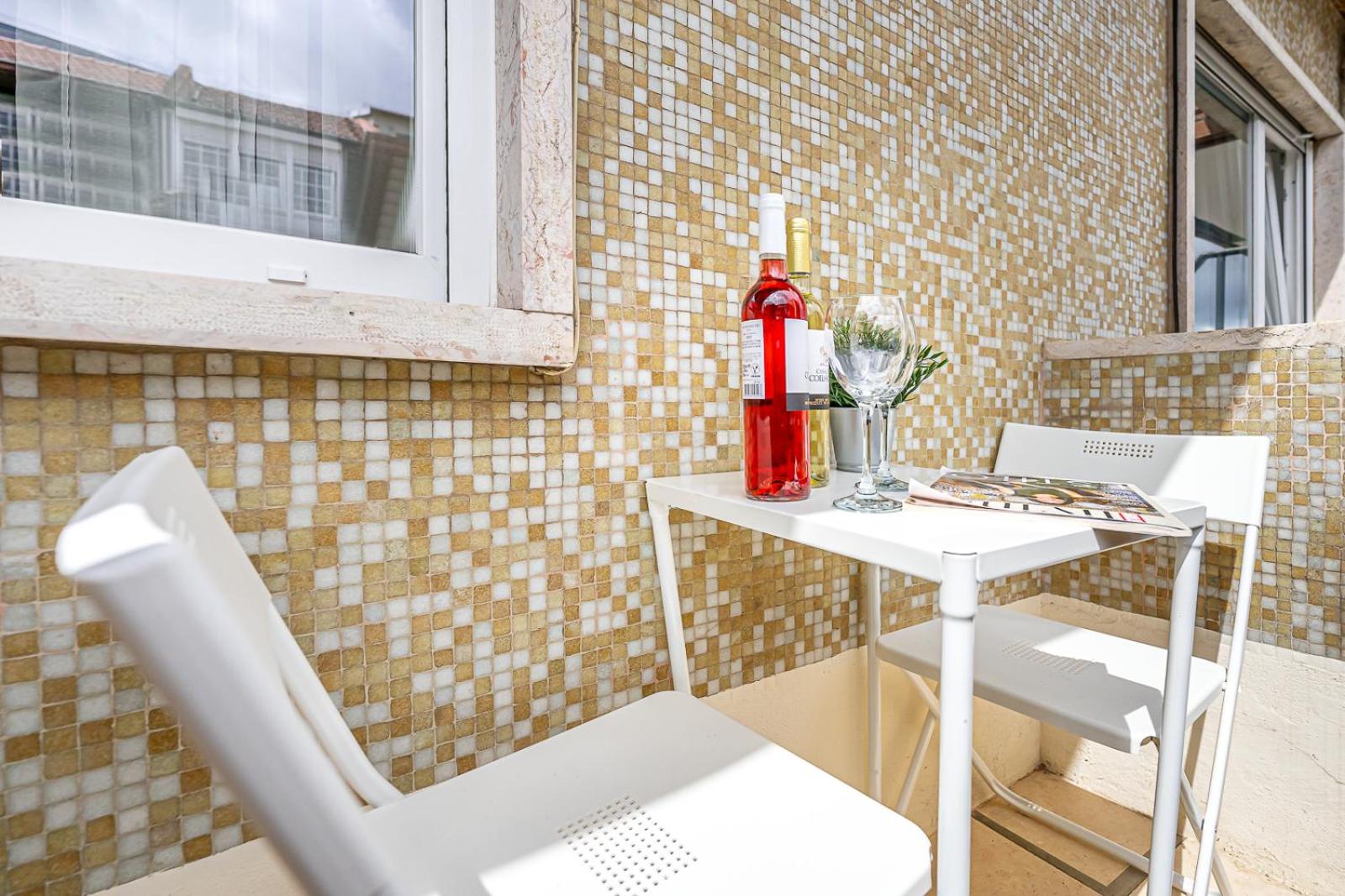 Santos Mattos Guesthouse & Apartments by Lisbon with Sintra