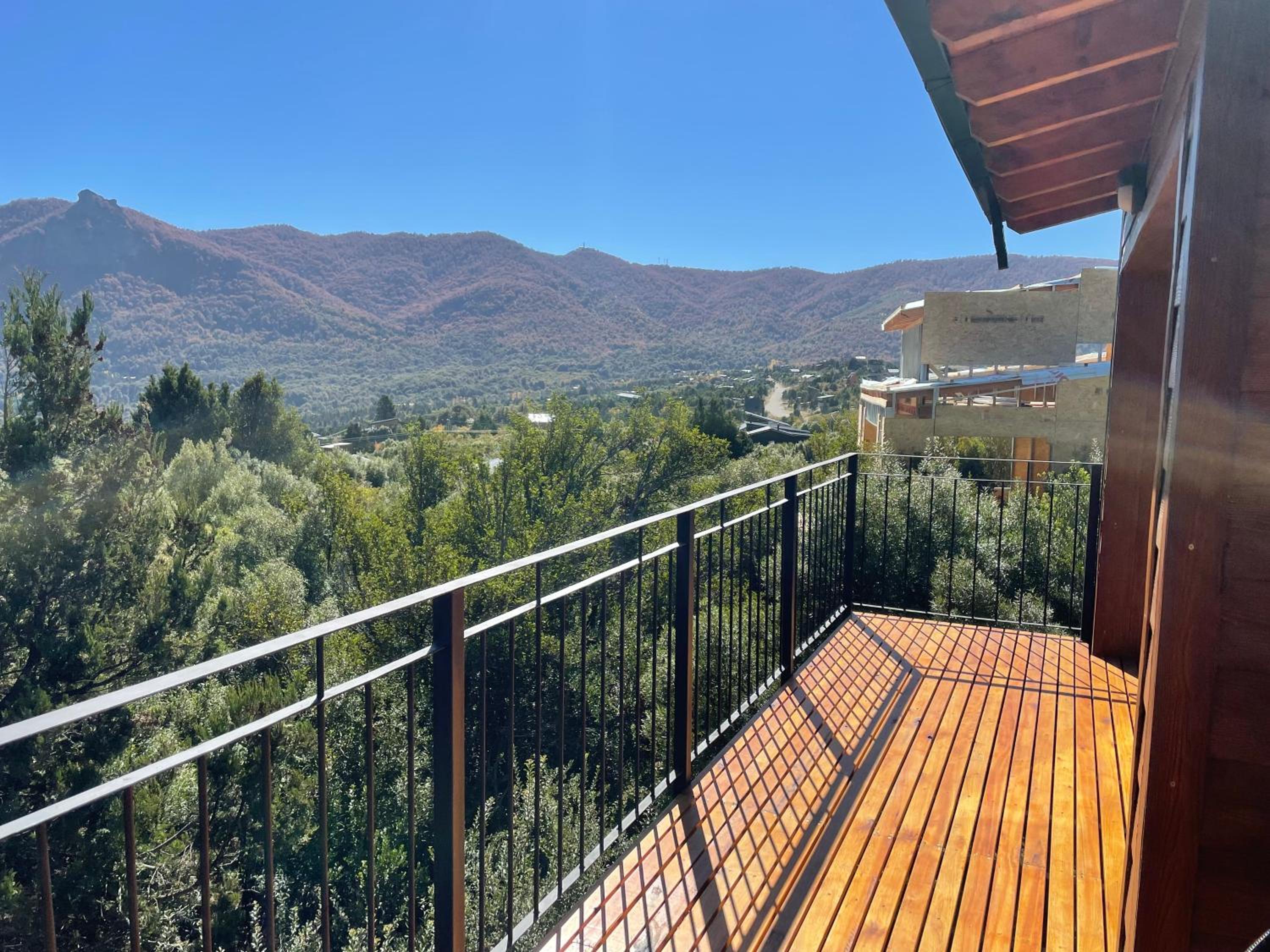 Casa Huilco- Panoramic Lake and Mountain Views