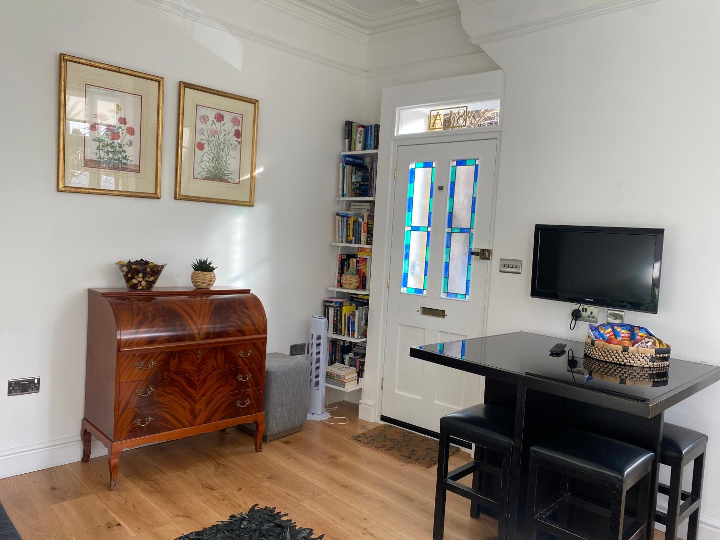 Interior Designed Flat near Kew Botanical Gardens
