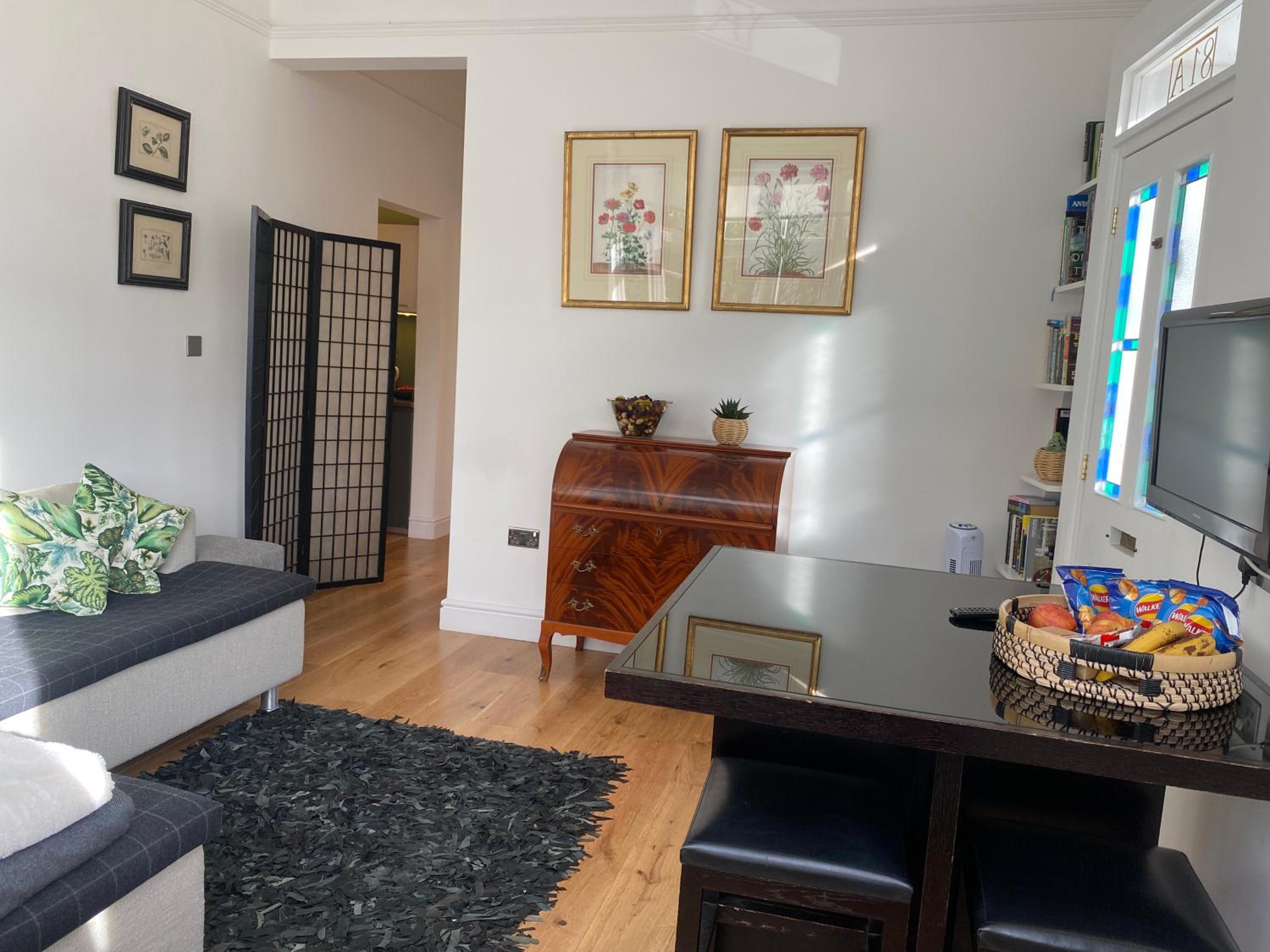 Interior Designed Flat near Kew Botanical Gardens