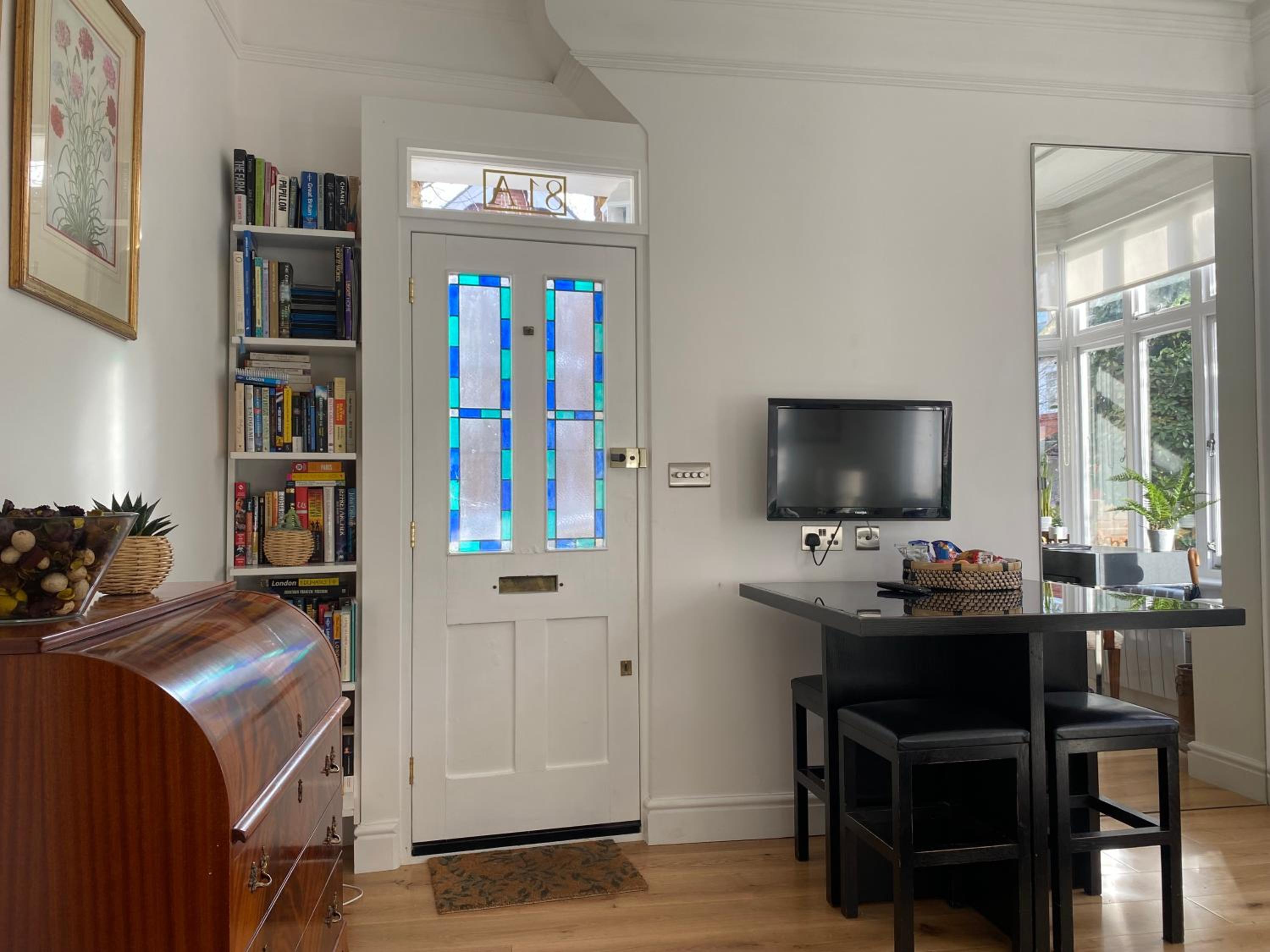Interior Designed Flat near Kew Botanical Gardens