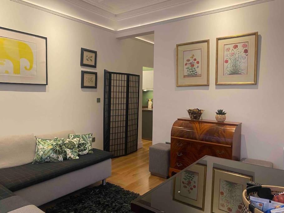 Interior Designed Flat near Kew Botanical Gardens