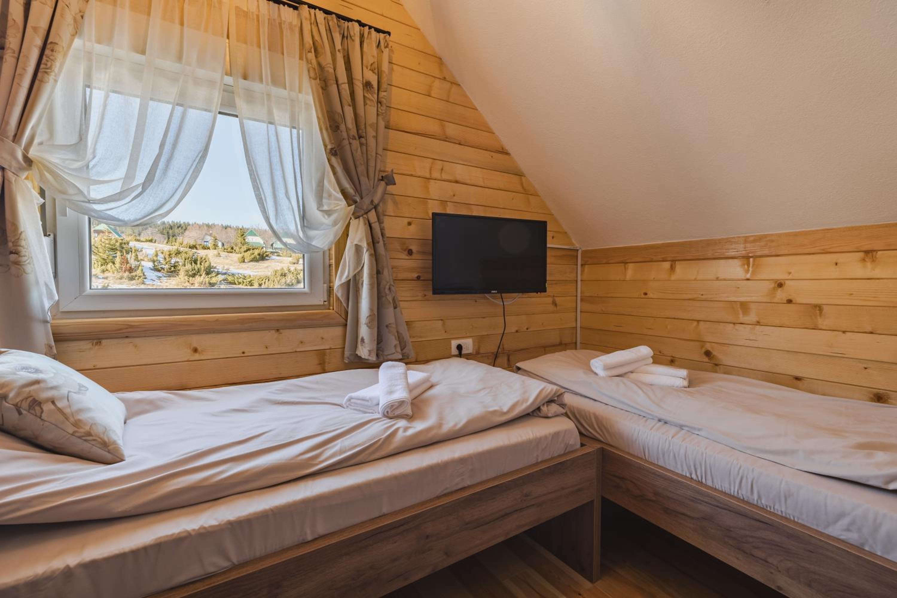 Mountain house Ivanovic view 2