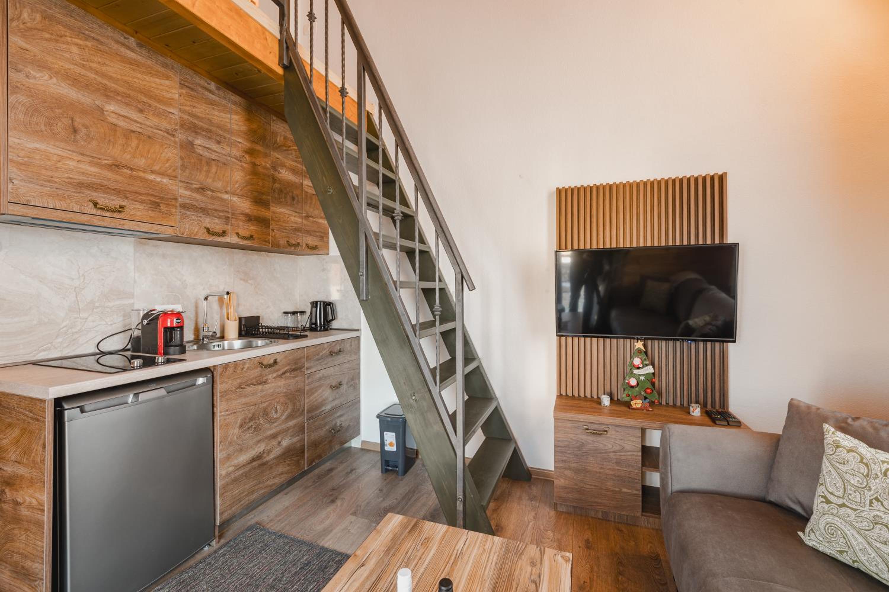 Mountain house Ivanovic view 3