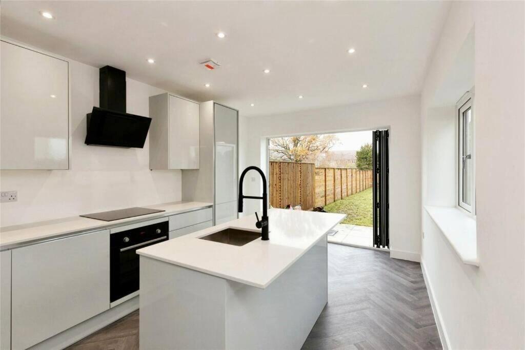 Brand new modern Cheltenham home
