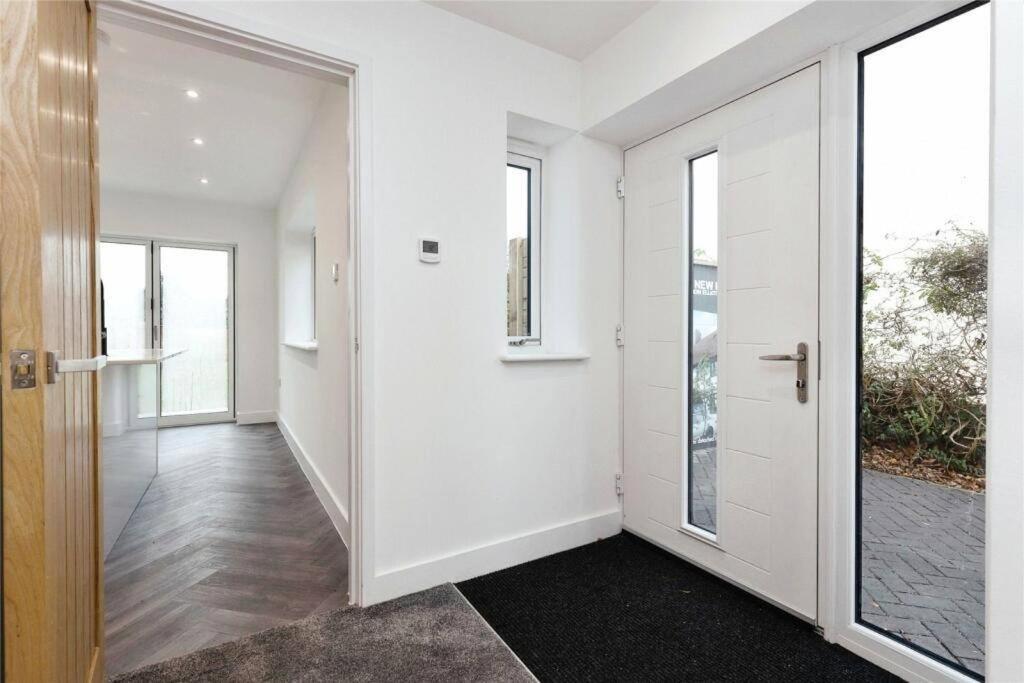 Brand new modern Cheltenham home
