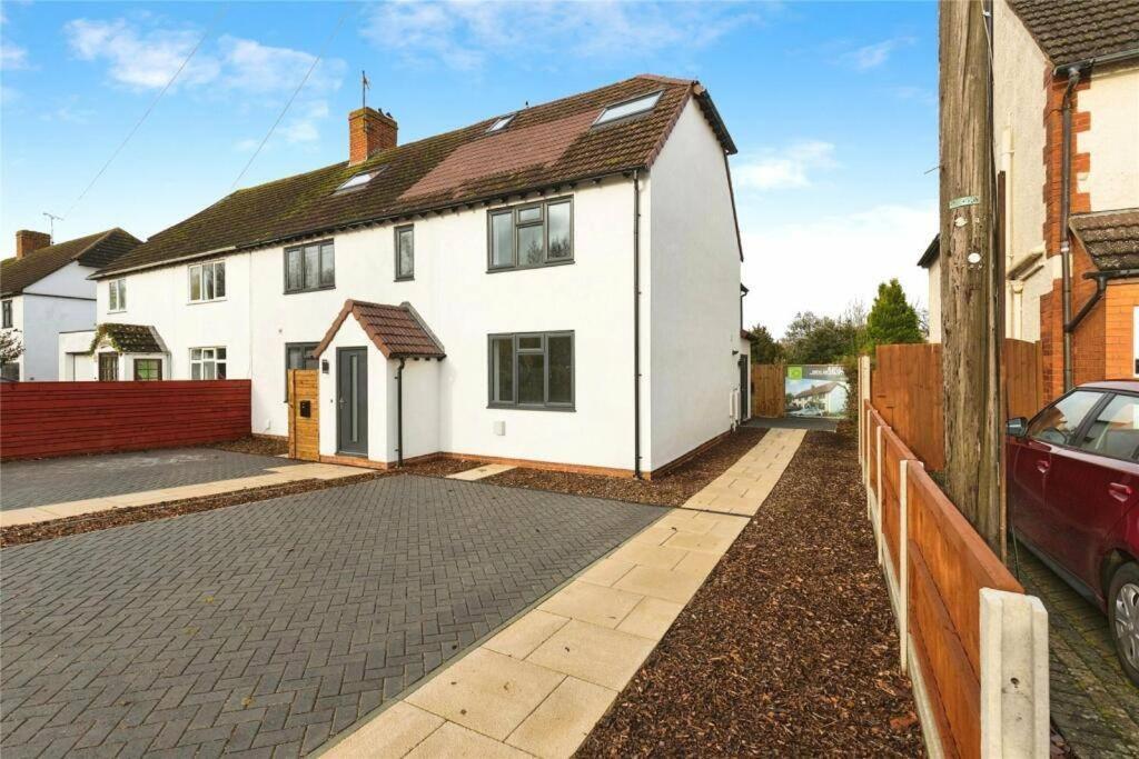 Brand new modern Cheltenham home