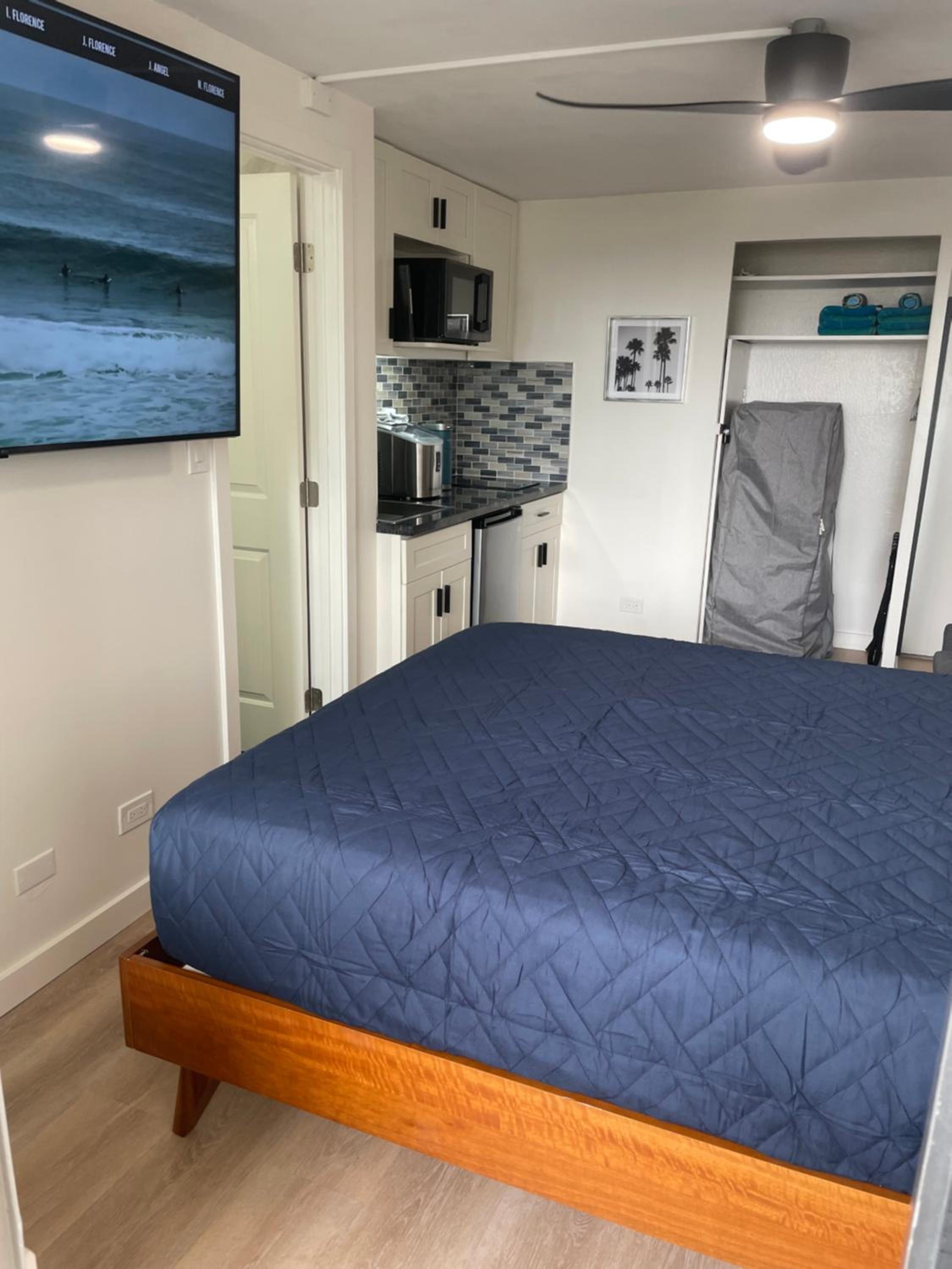 Contemporary Ocean View Suite - Heart of Waikiki!: hotel room photo