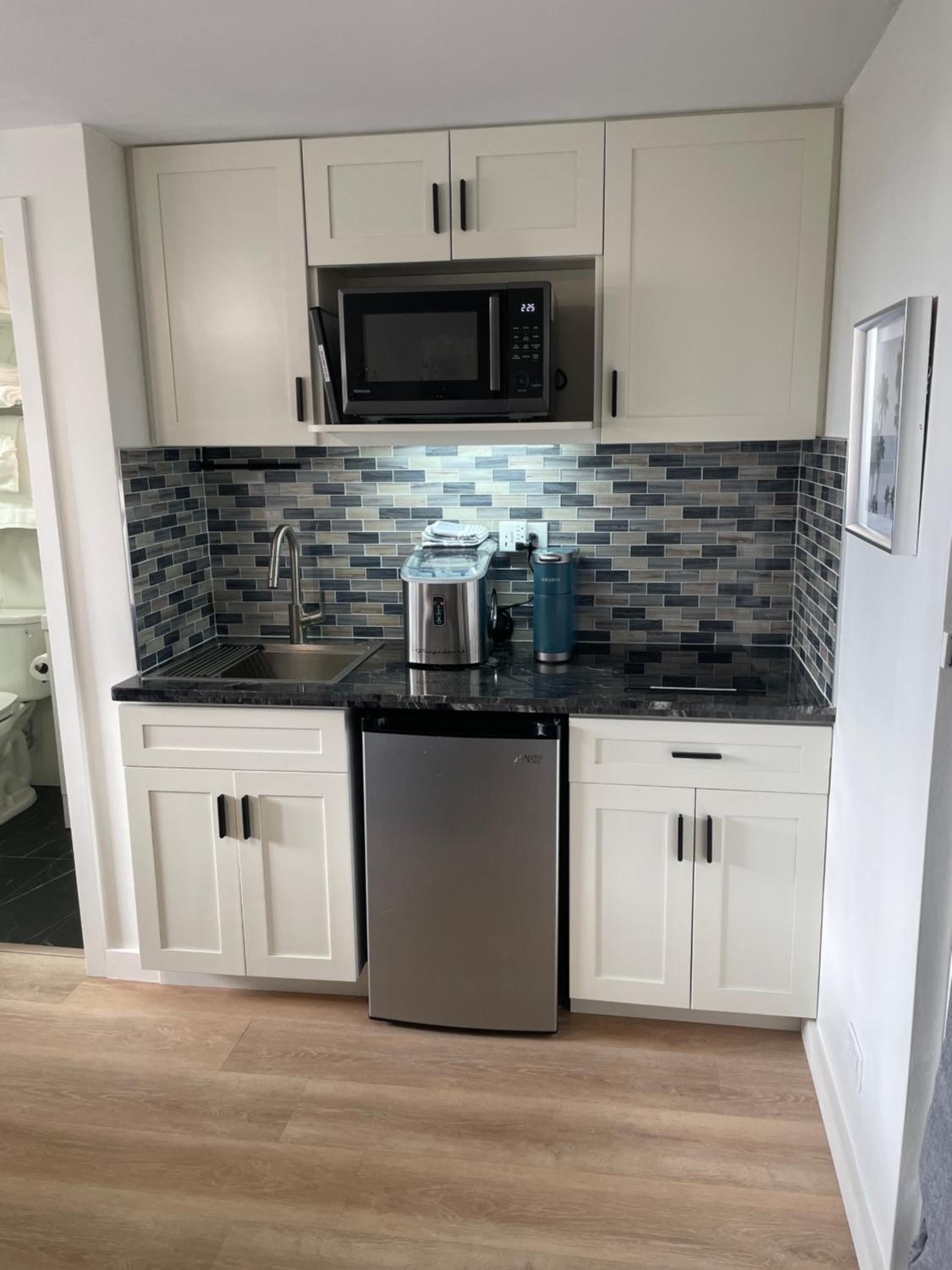 Contemporary Ocean View Suite - Heart of Waikiki!: kitchen photo