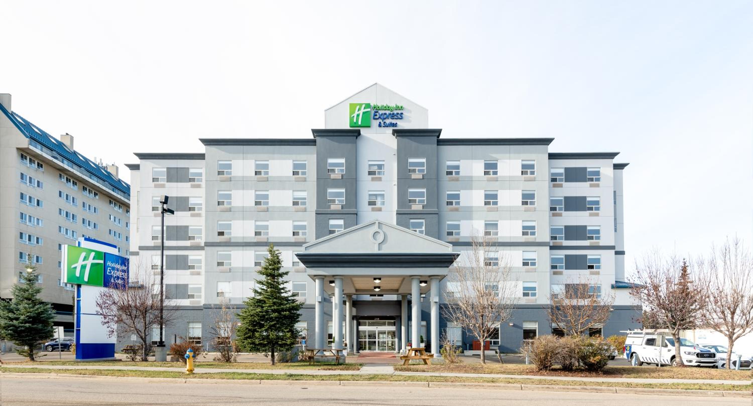 Hotel Holiday Inn Express Hotel & Suites-Edmonton South, an IHG Hotel - Image 1