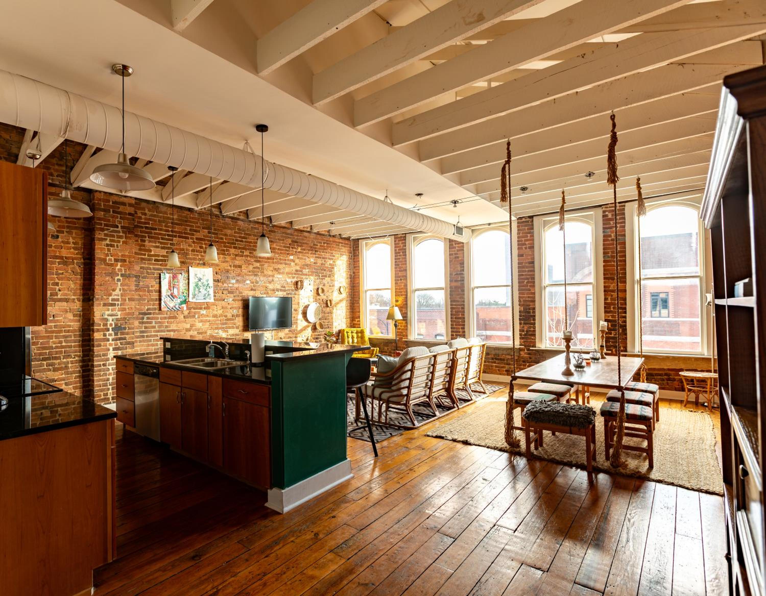 Springfield Vacations - The Boho Loft - Property Image 1
