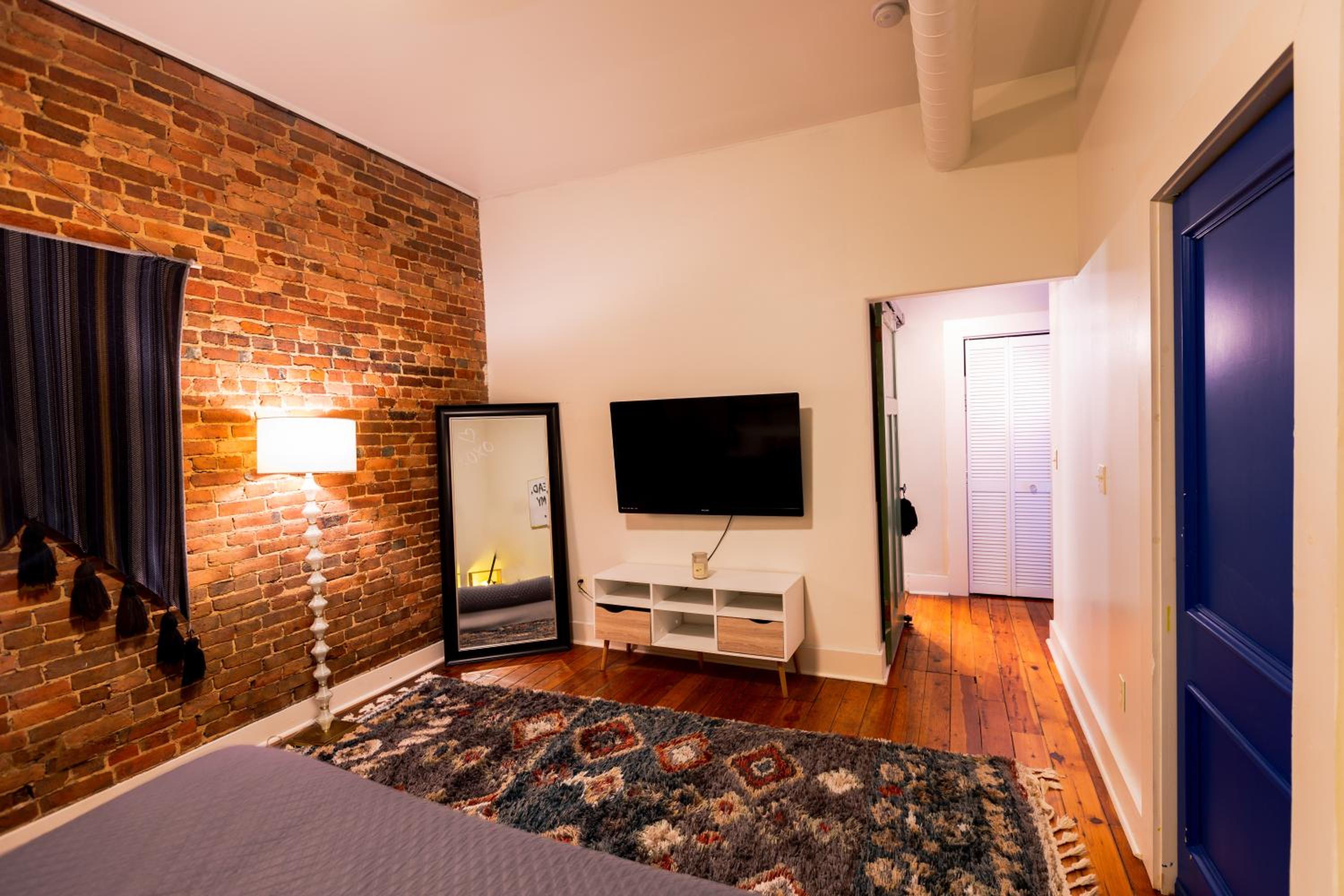 Springfield Vacations - The Boho Loft - Property Image 10