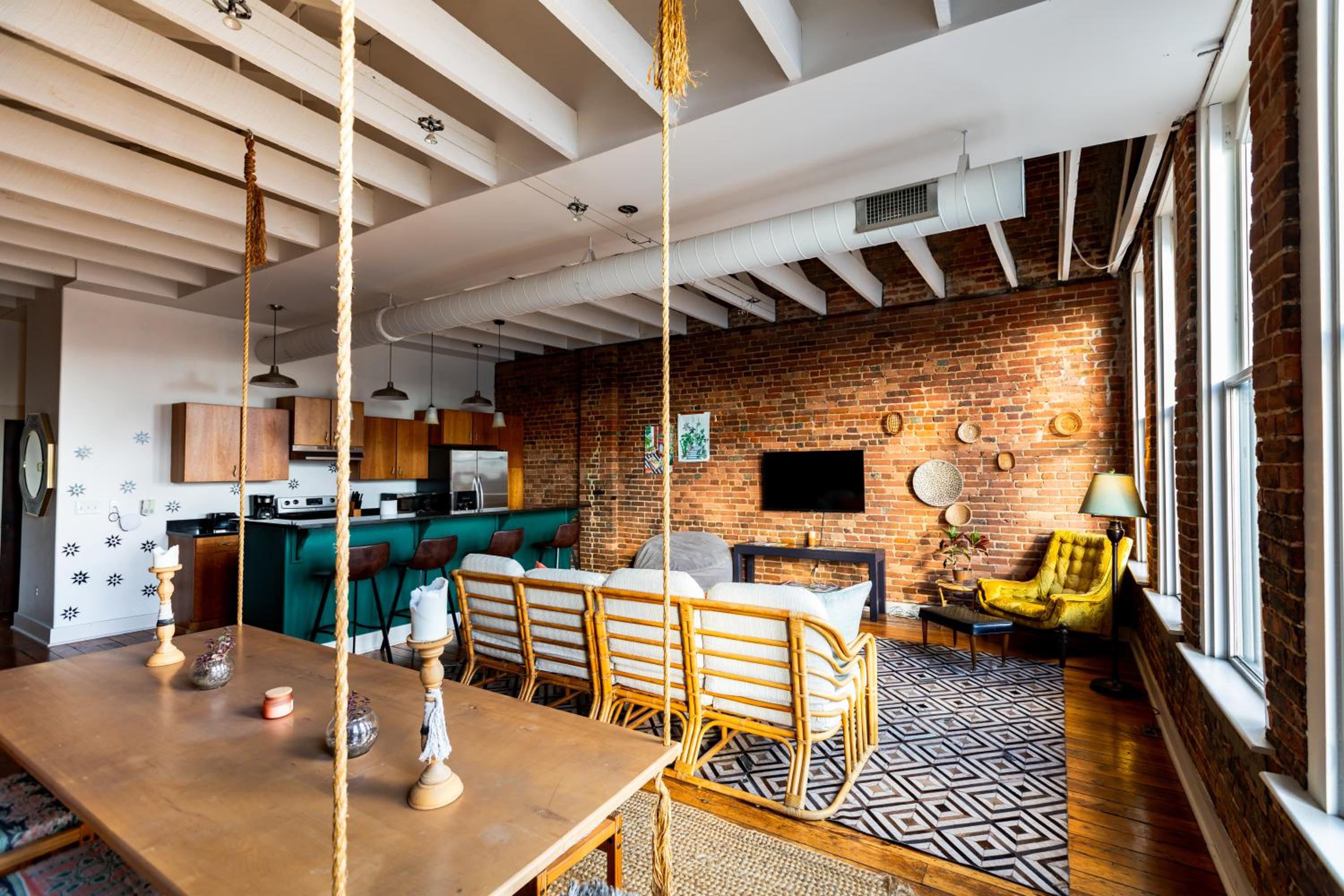 Springfield Vacations - The Boho Loft - Property Image 9