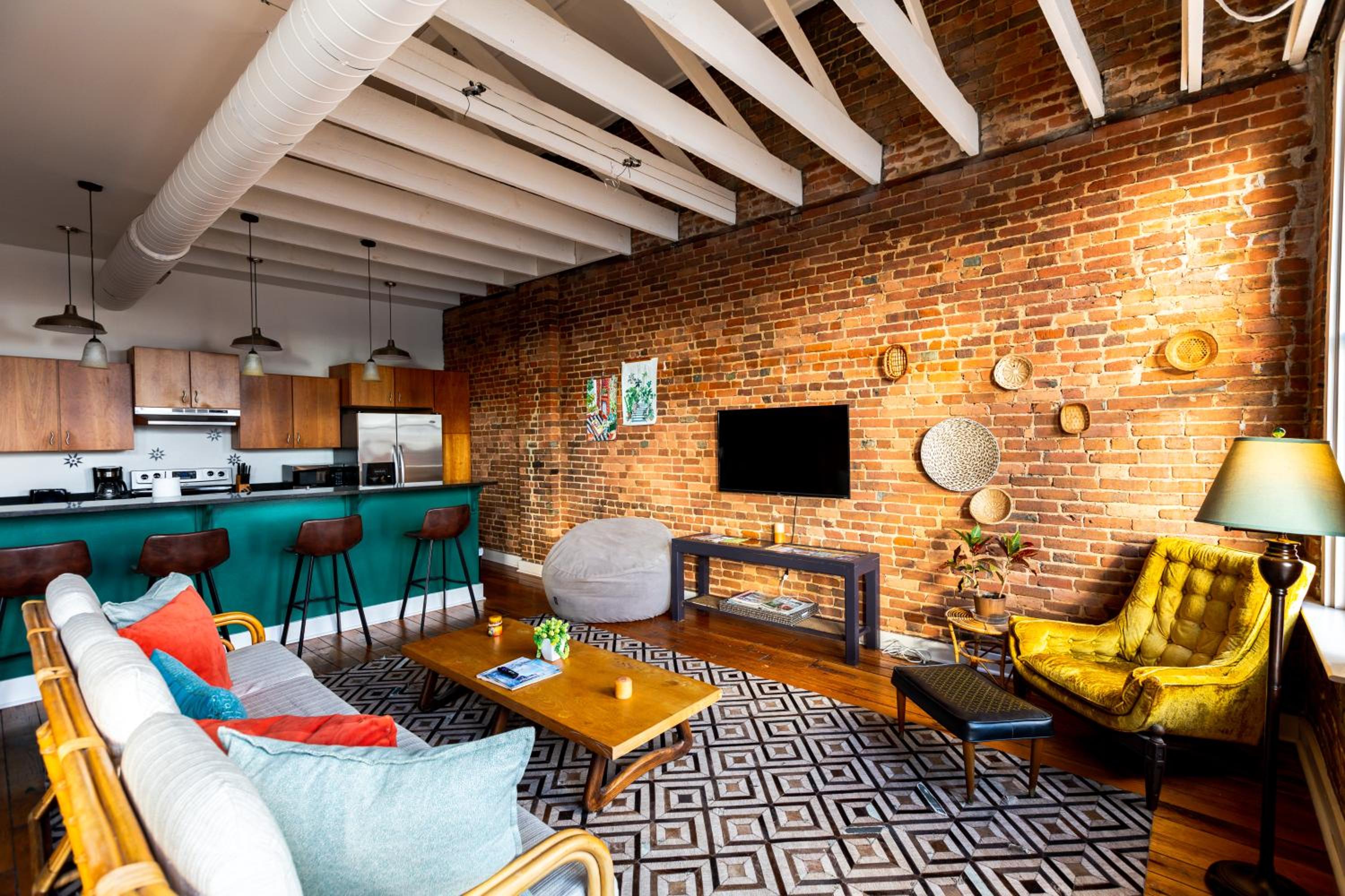 Springfield Vacations - The Boho Loft - Property Image 8