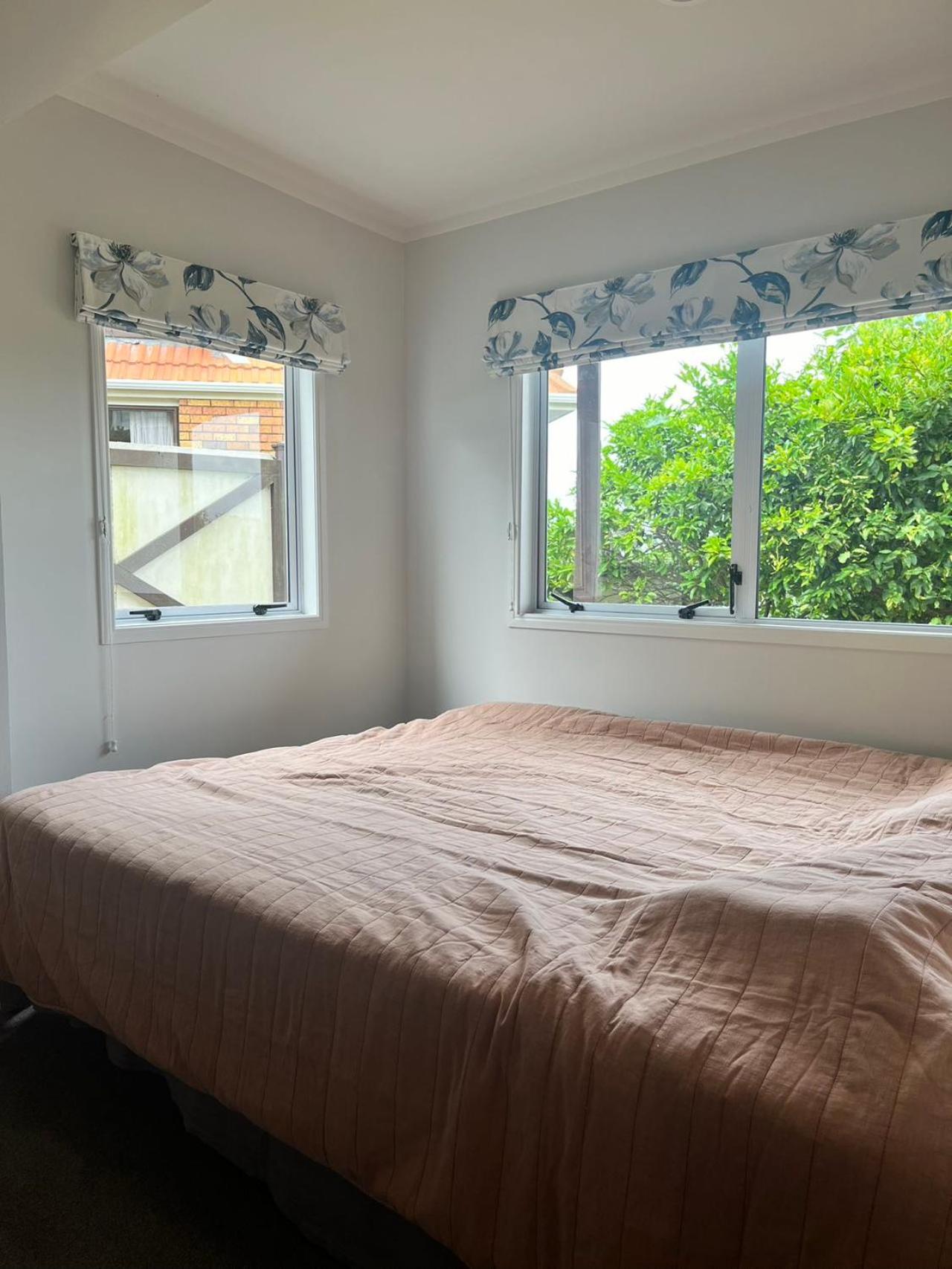 Perfect living in Eastern view 4
