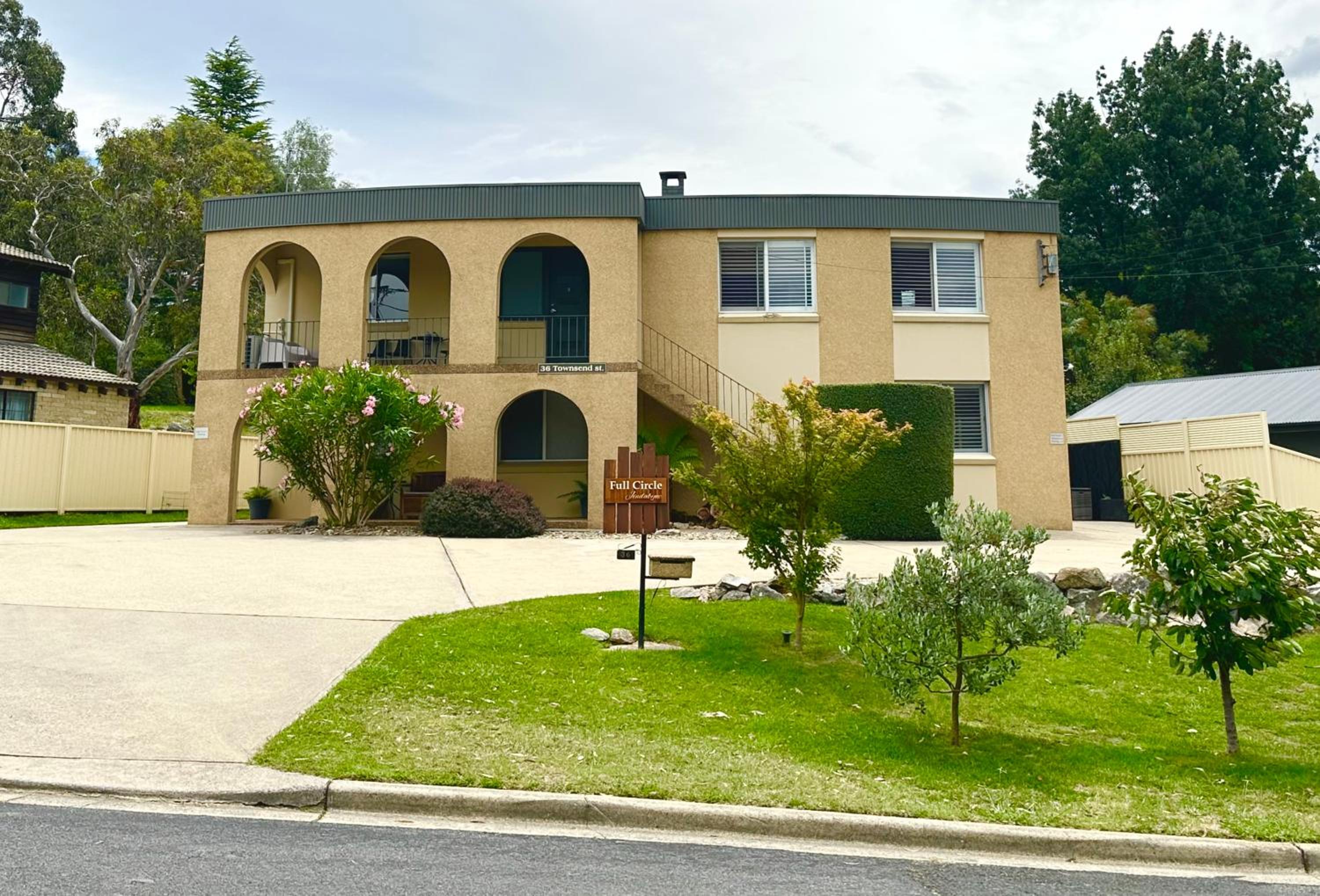 Hotel Full Circle Apartments