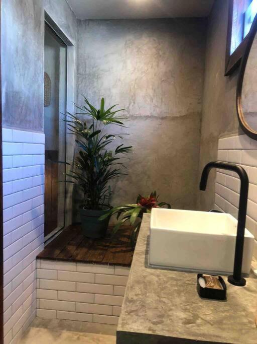 Vida Villa Boutique com piscina & vista mar!