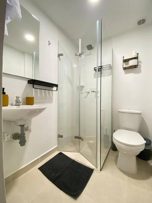 House between Poblado and Laurels / Casa en Belen al frente de la unidad deportiva. Medellín