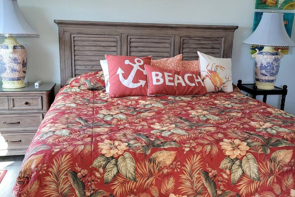 Beach Condo on Okaloosa Island Emerald Isle 6th floor 2 bedrooms and murphy bed view 5
